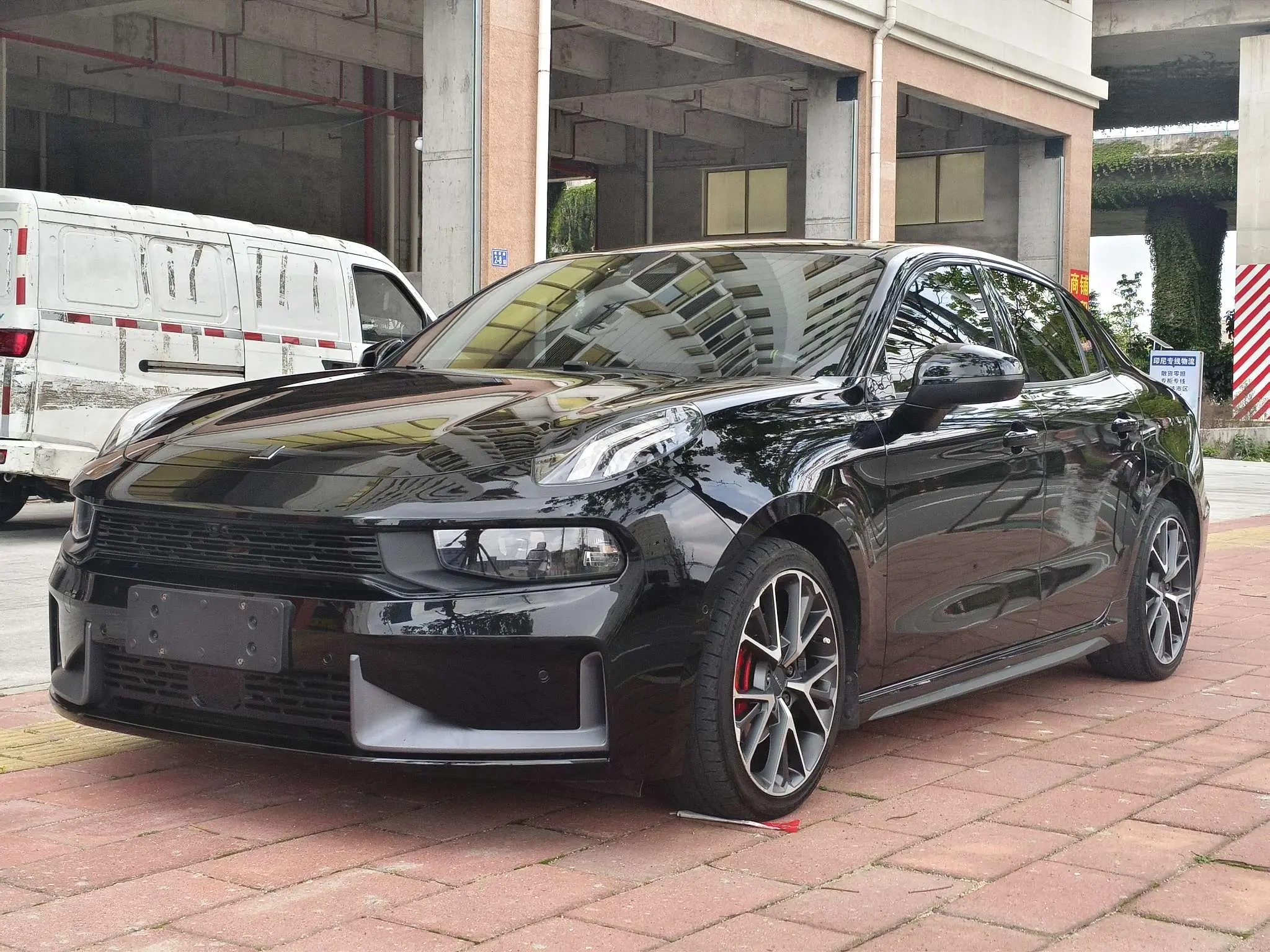 Lynk & Co 03