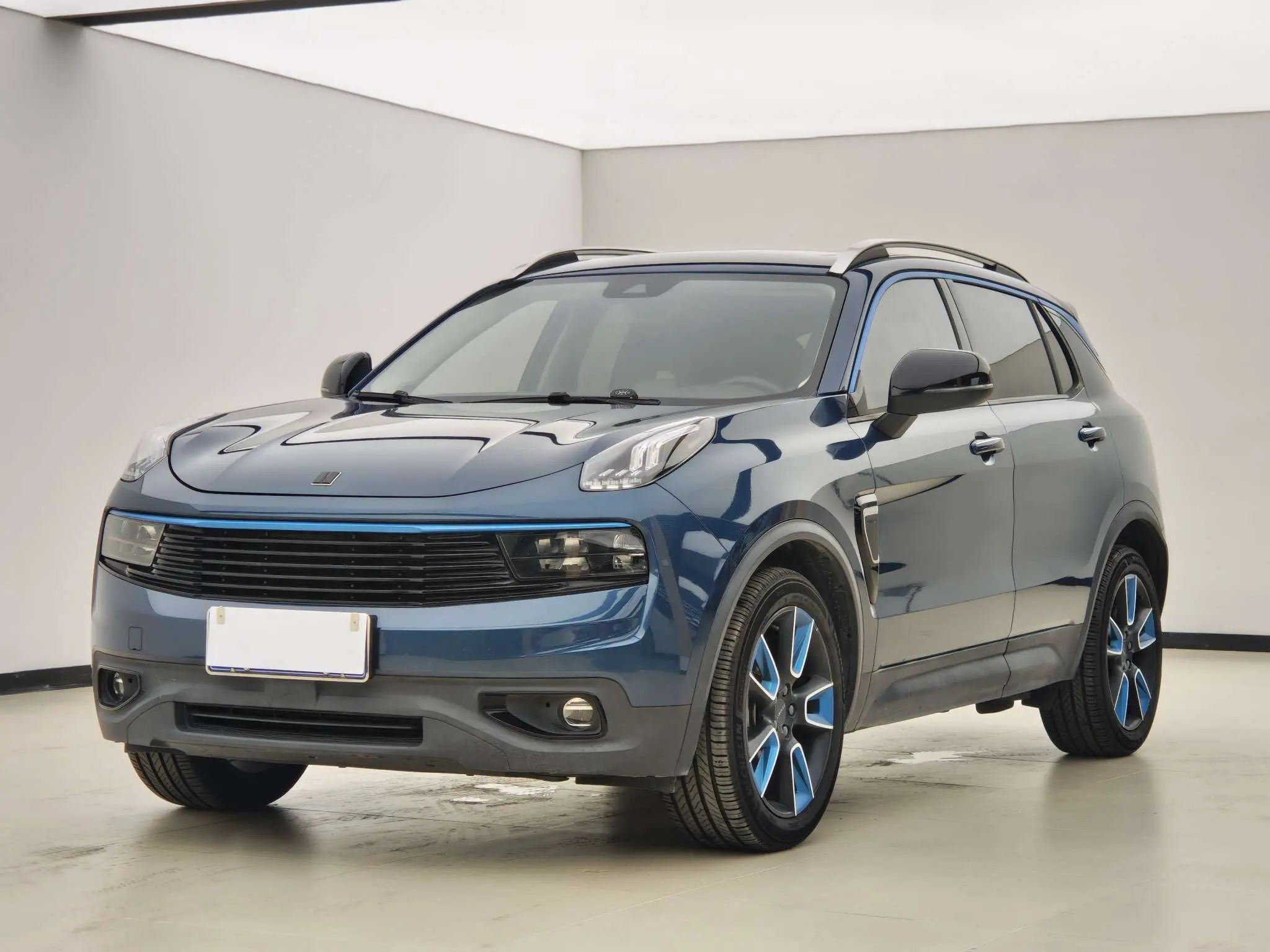 Lynk & Co 01
