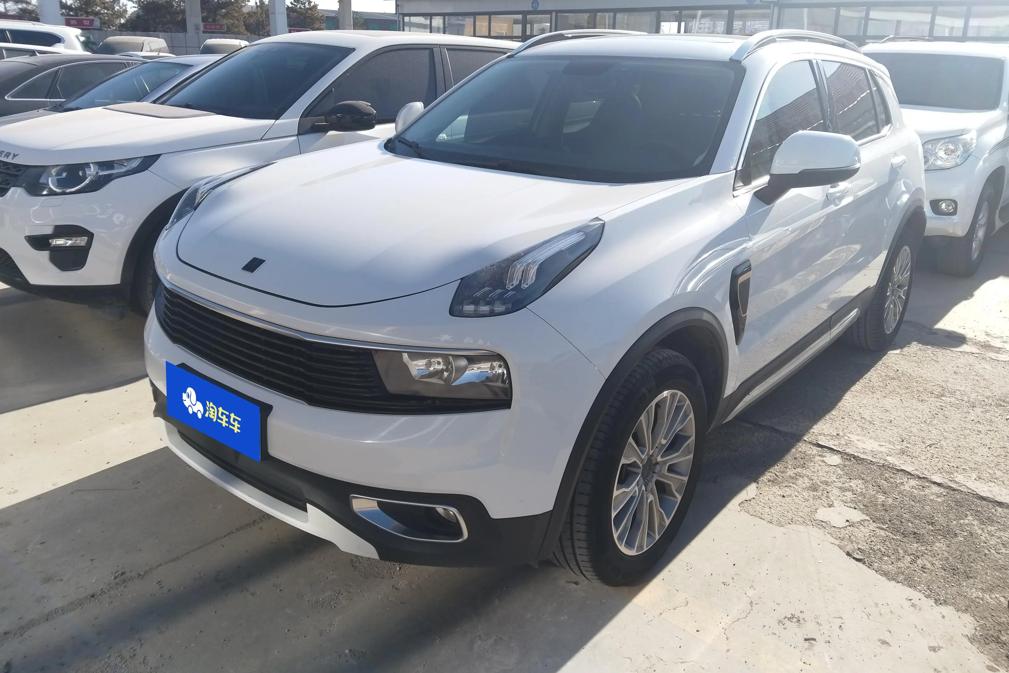 Lynk & Co 01
