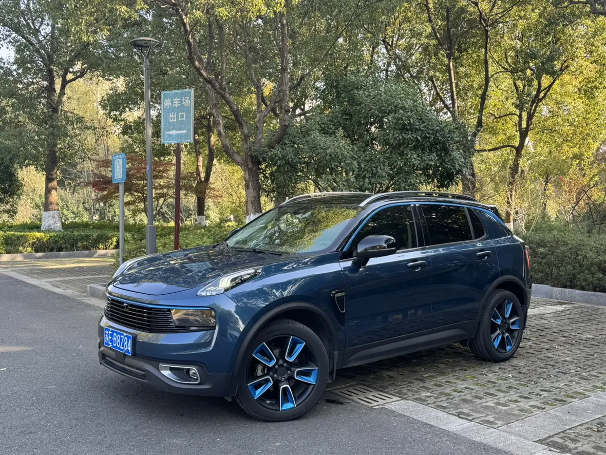 Lynk & Co 01