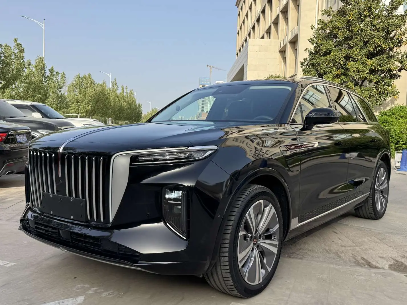 Hongqi E-HS9