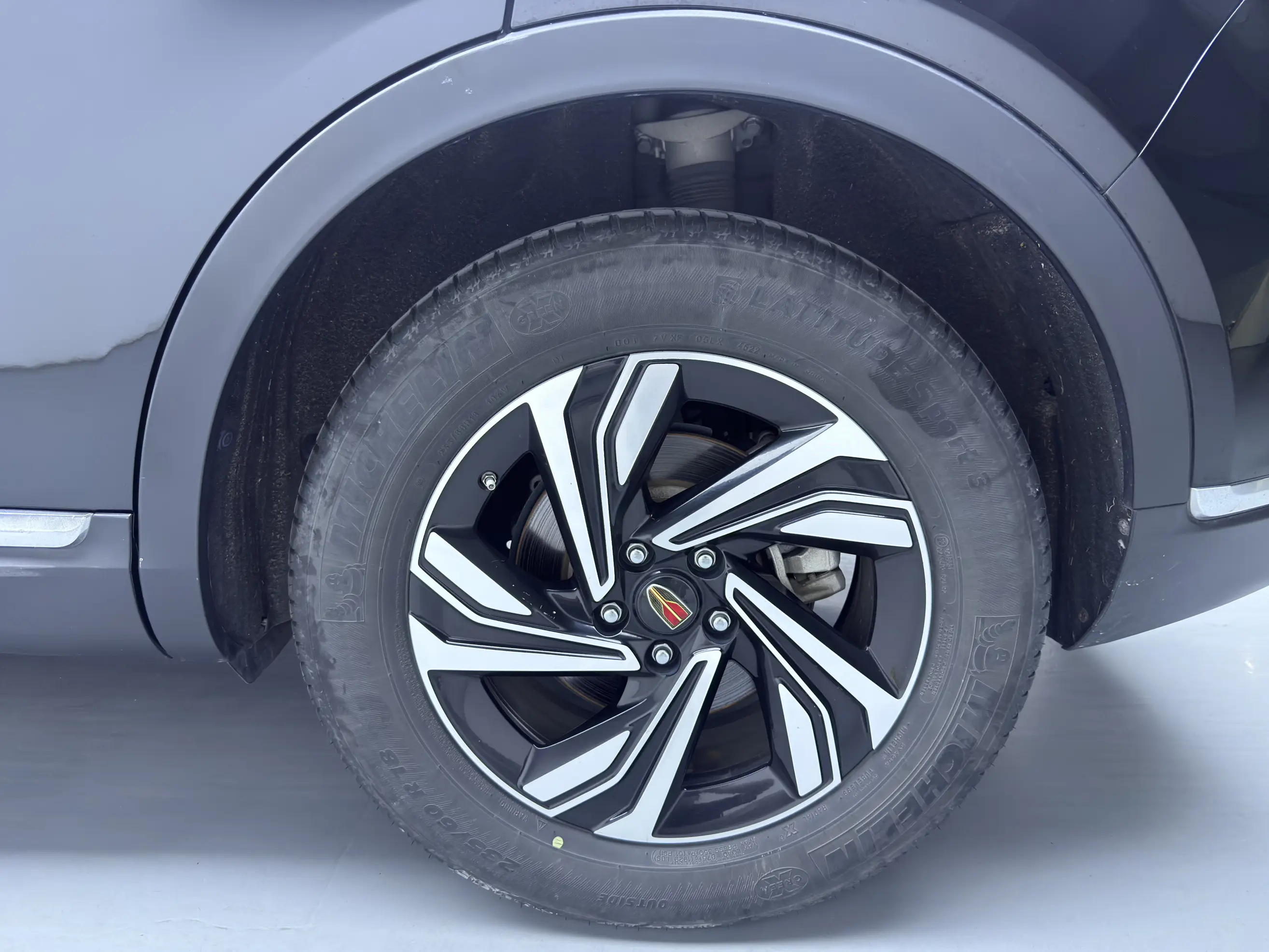 Hongqi HS5