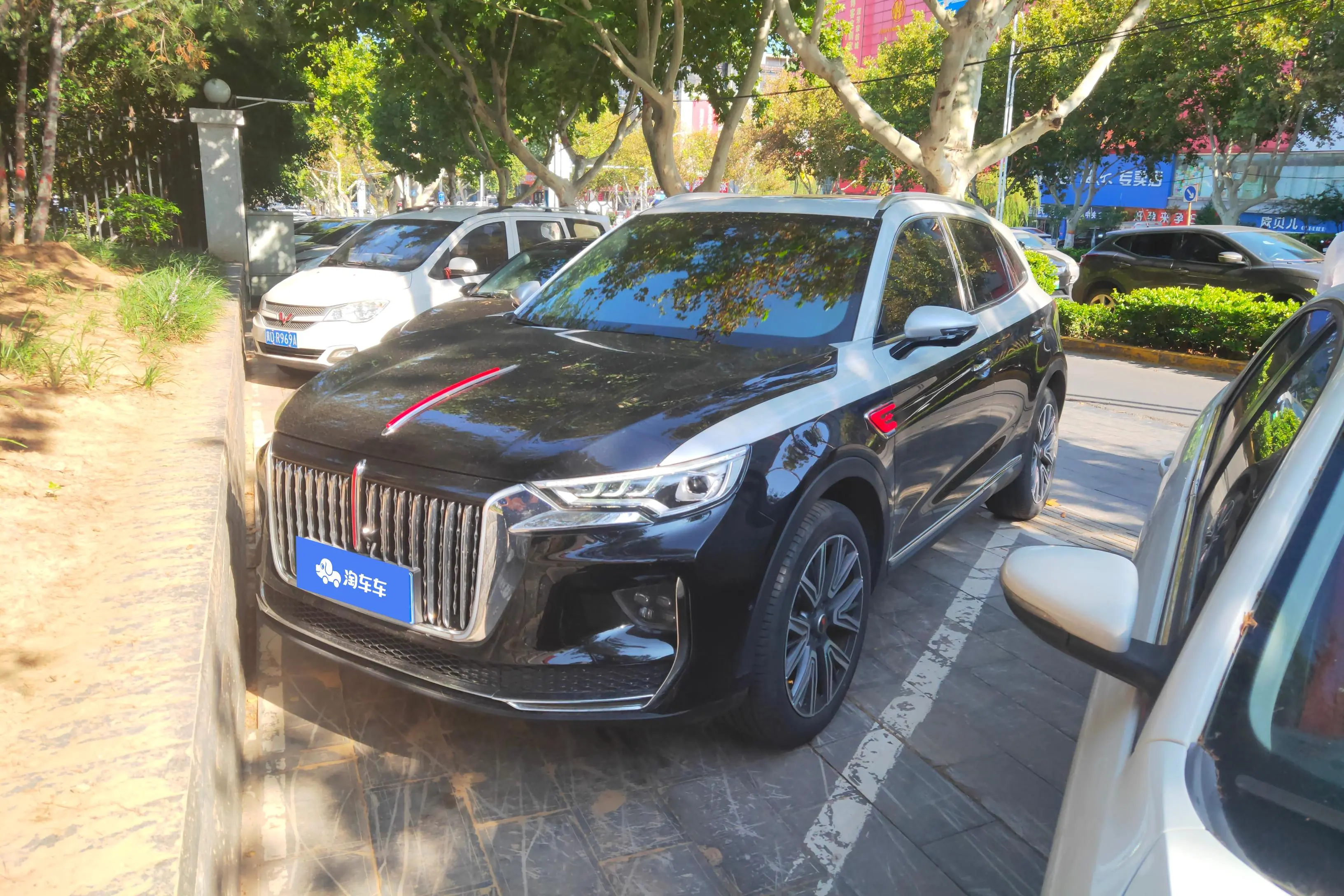 Hongqi HS5