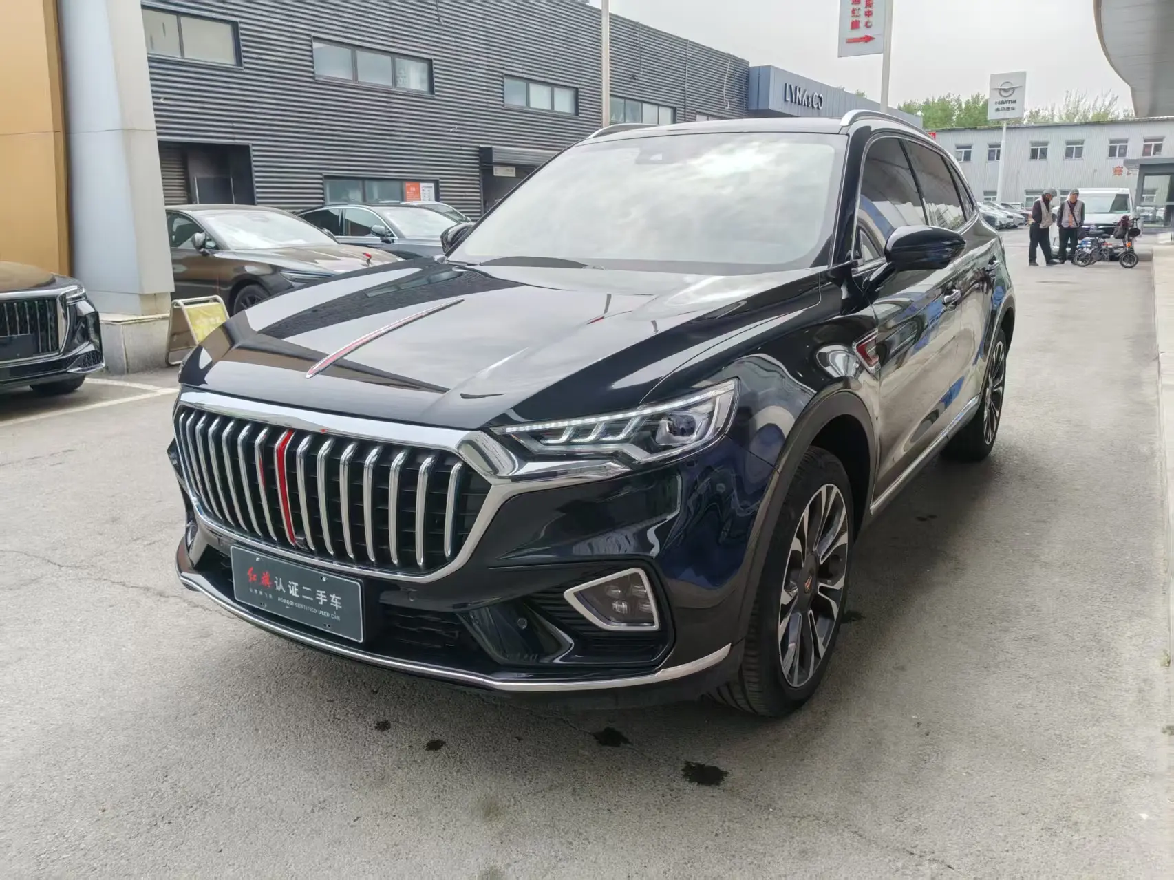 Hongqi HS5