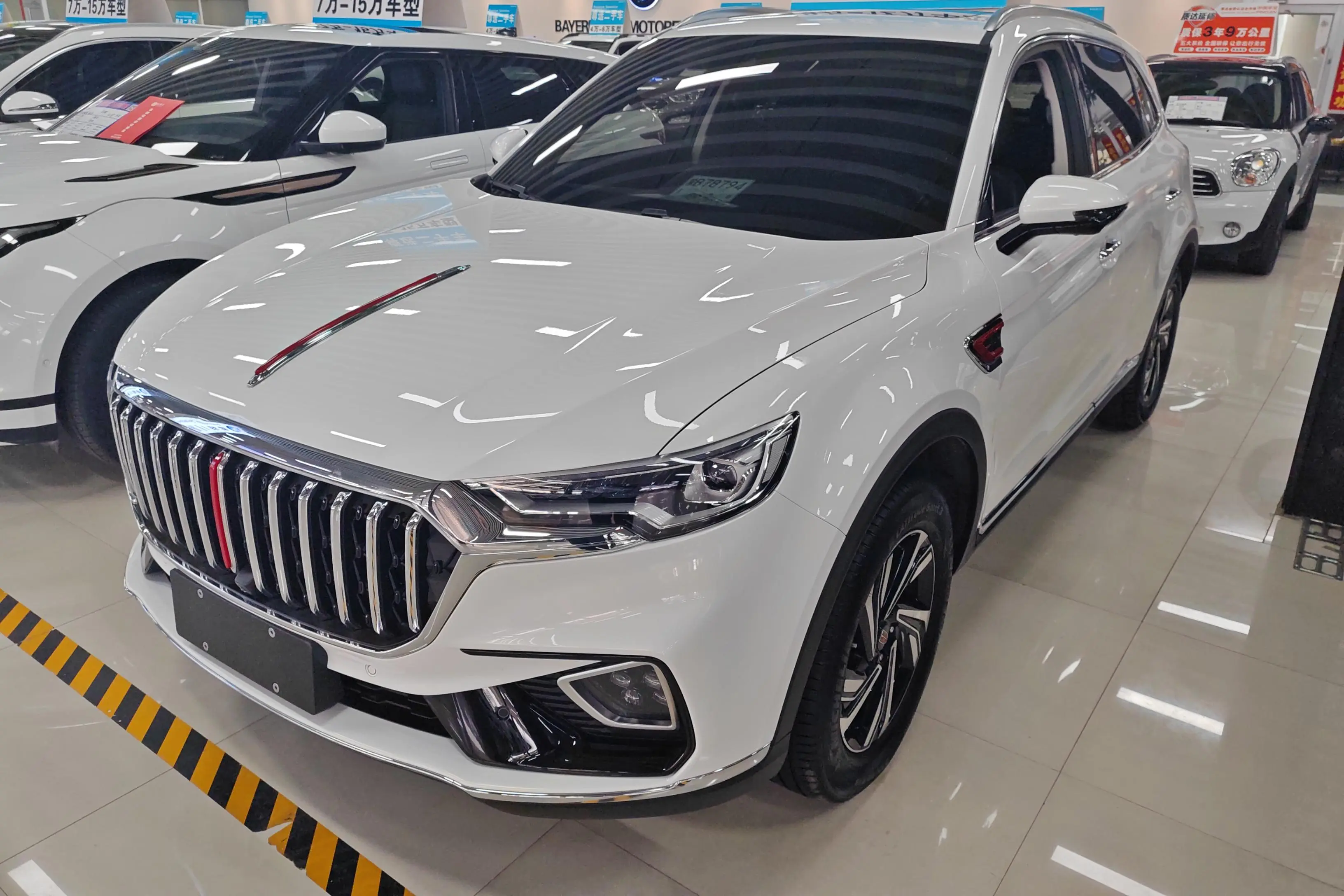 Hongqi HS5