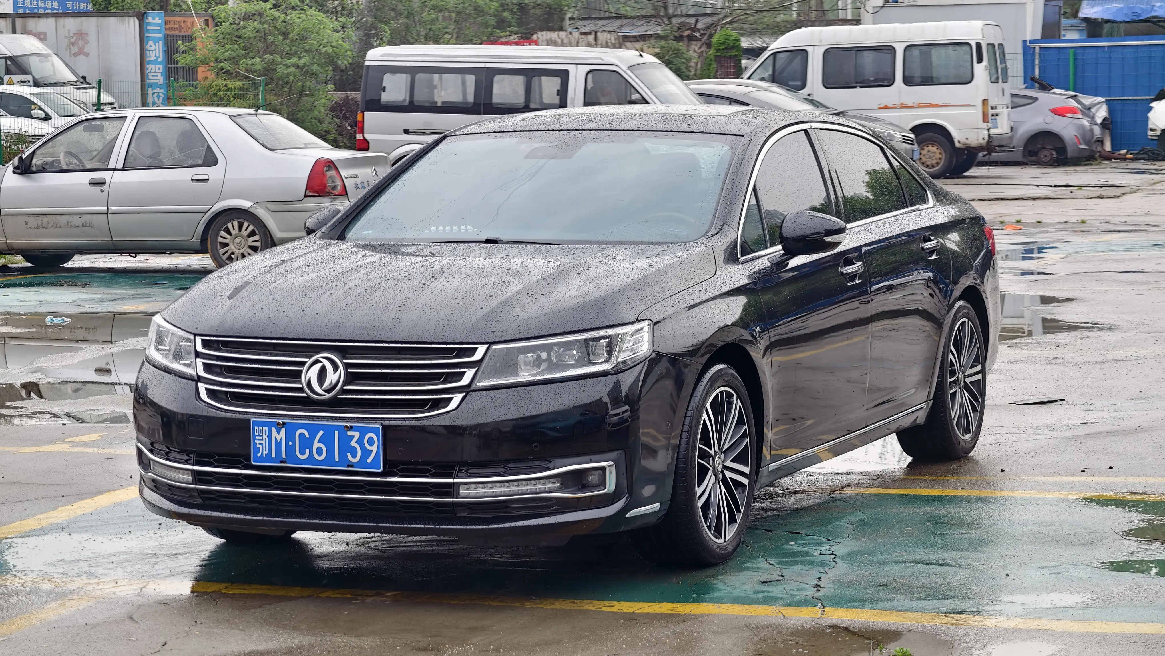Dongfeng A9