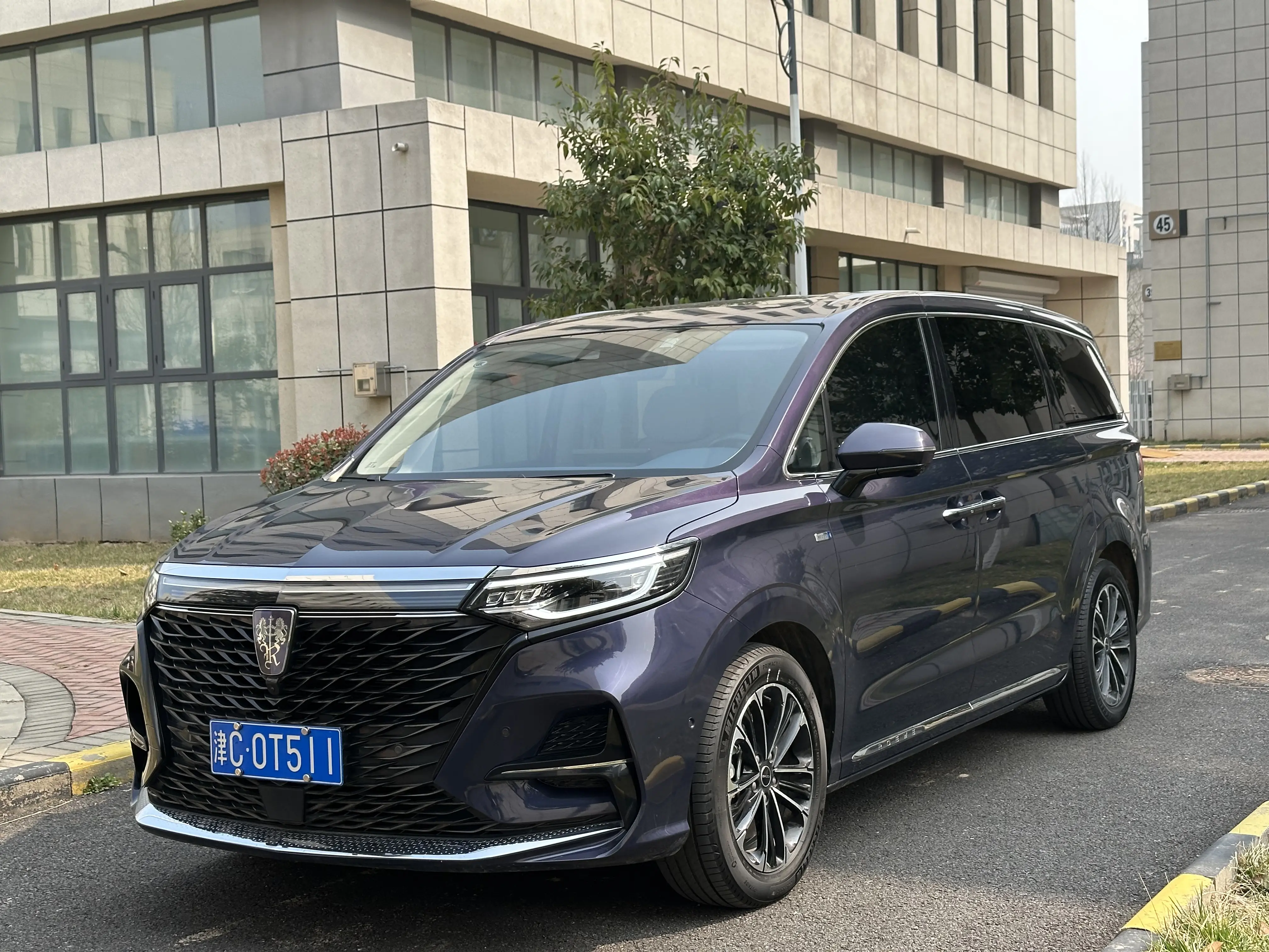 Roewe iMAX8