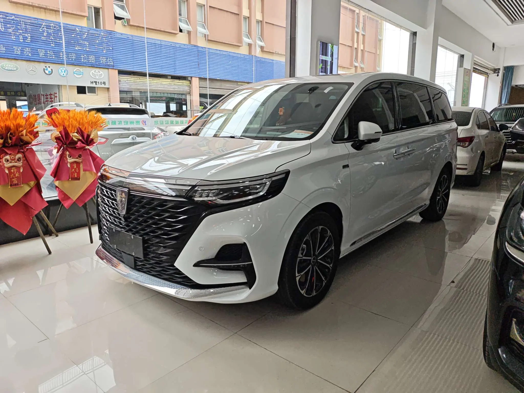 Roewe iMAX8