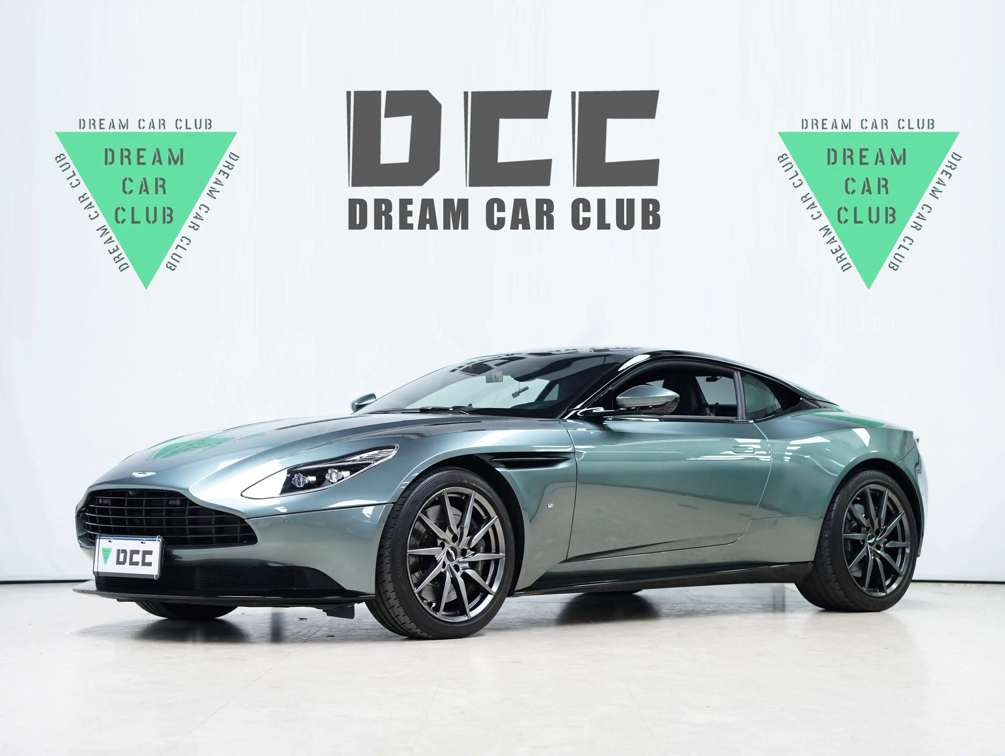 Aston Martin DB11