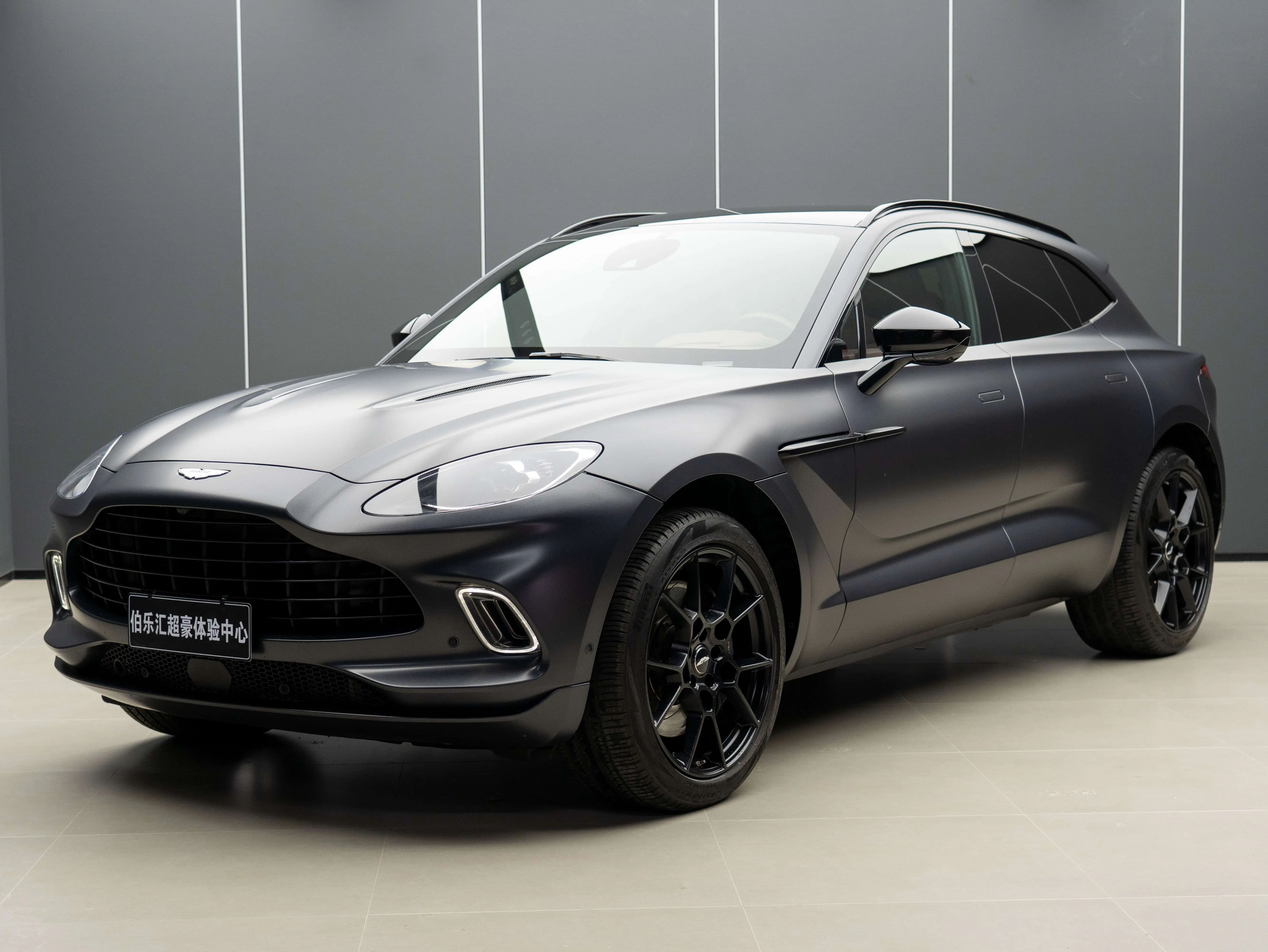 Aston Martin DBX