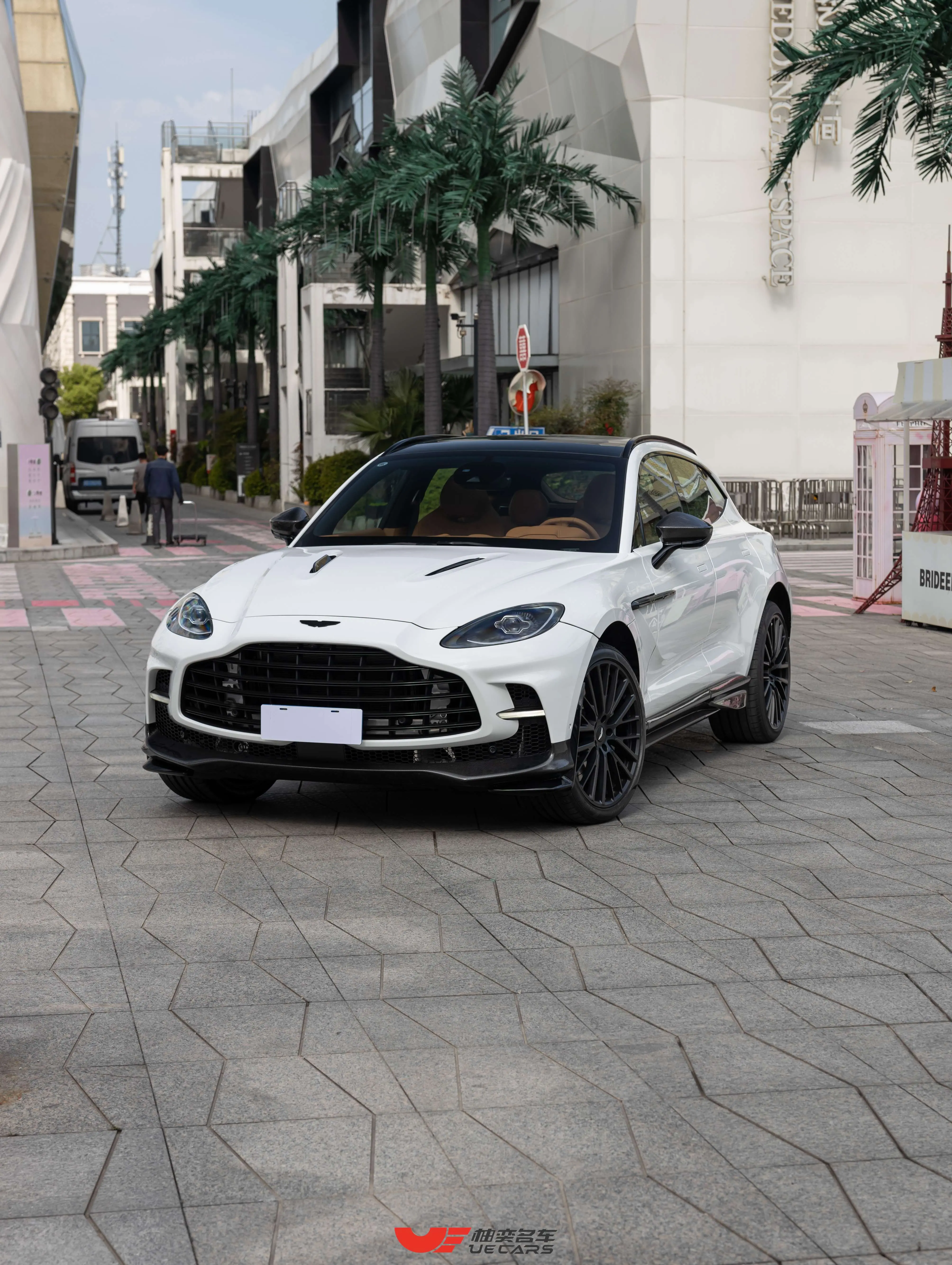 Aston Martin DBX