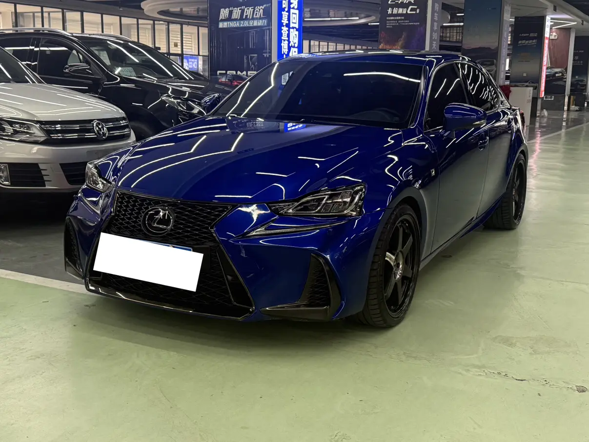 Lexus IS