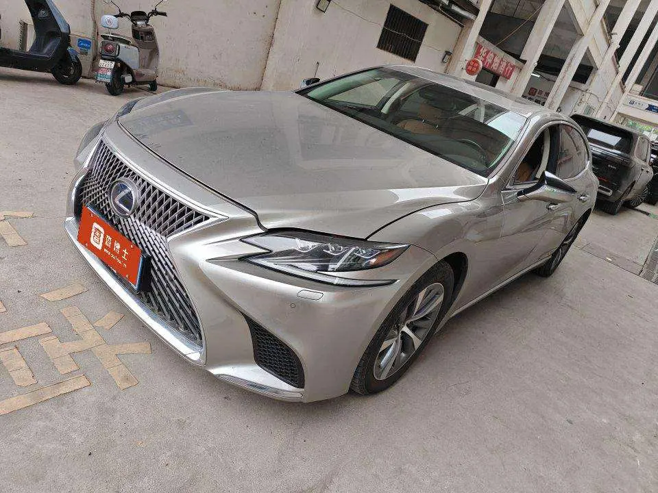 Lexus LS