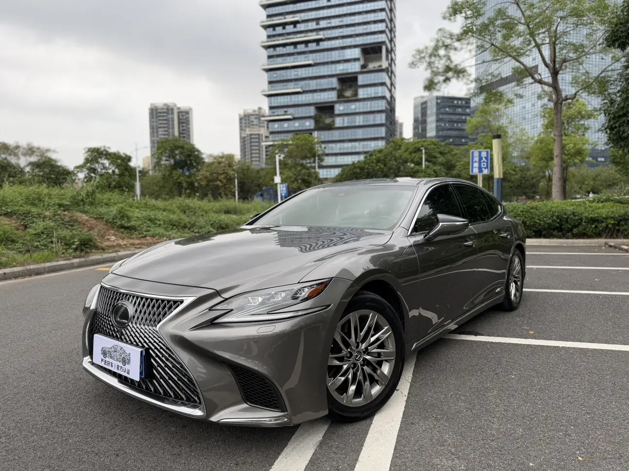Lexus LS