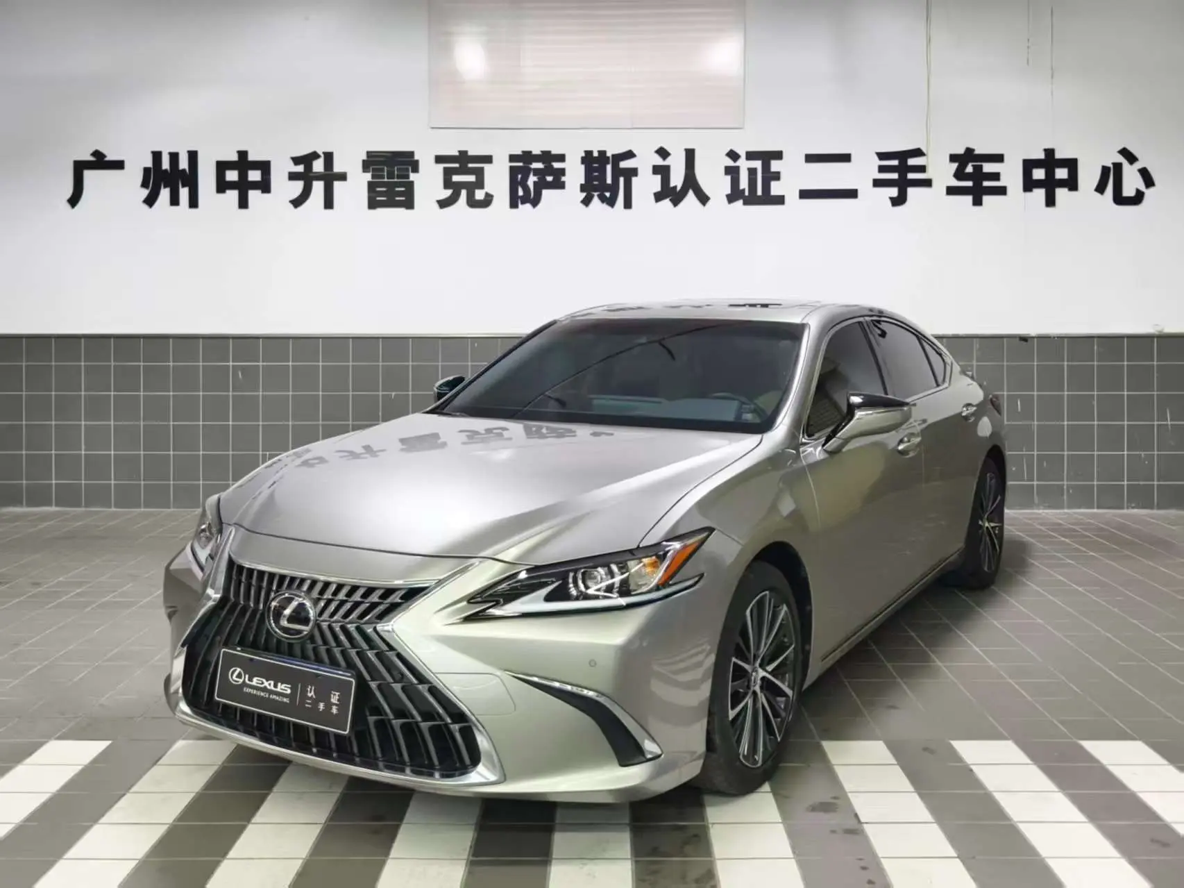 Lexus ES