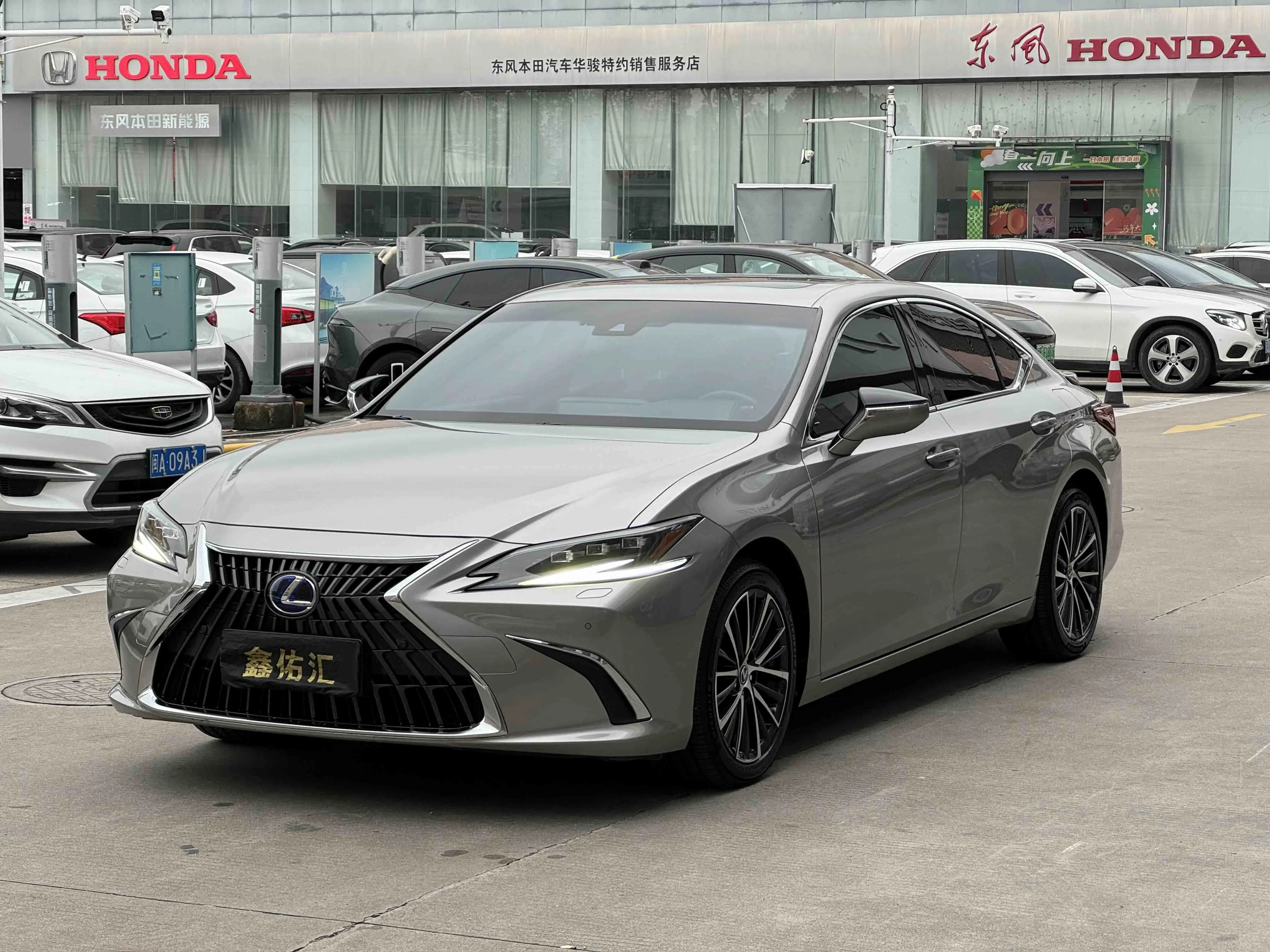 Lexus ES