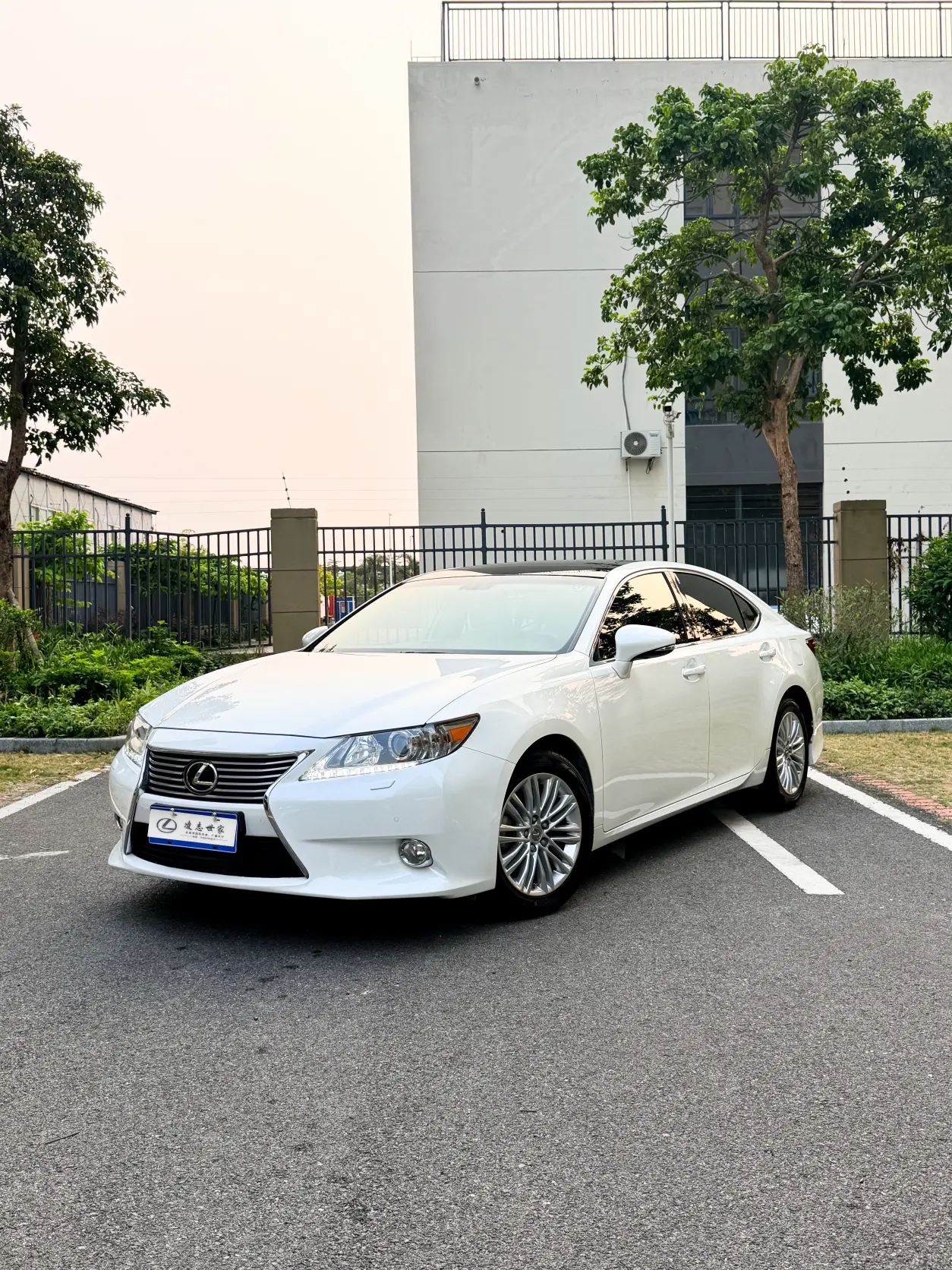 Lexus ES