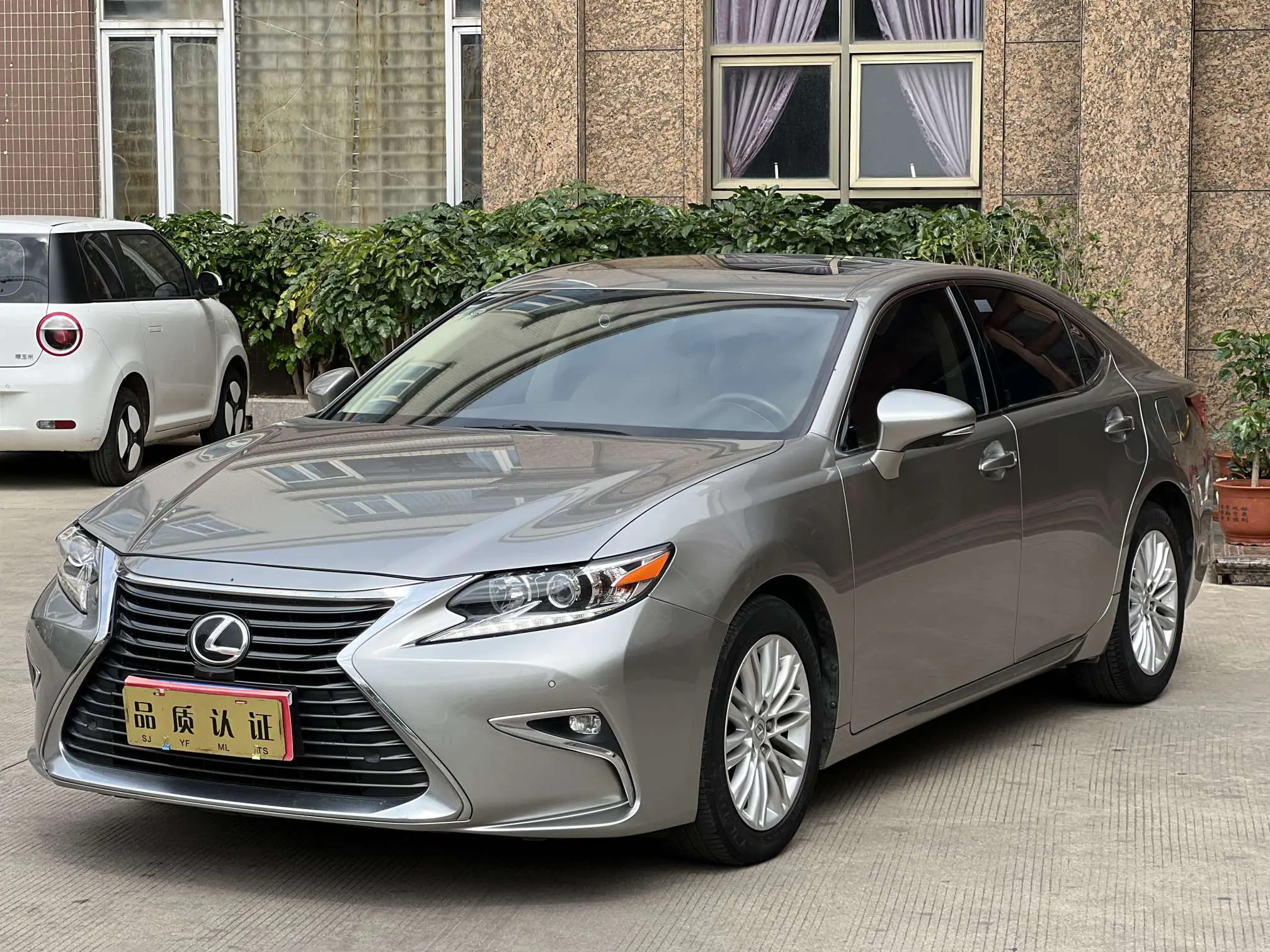Lexus ES