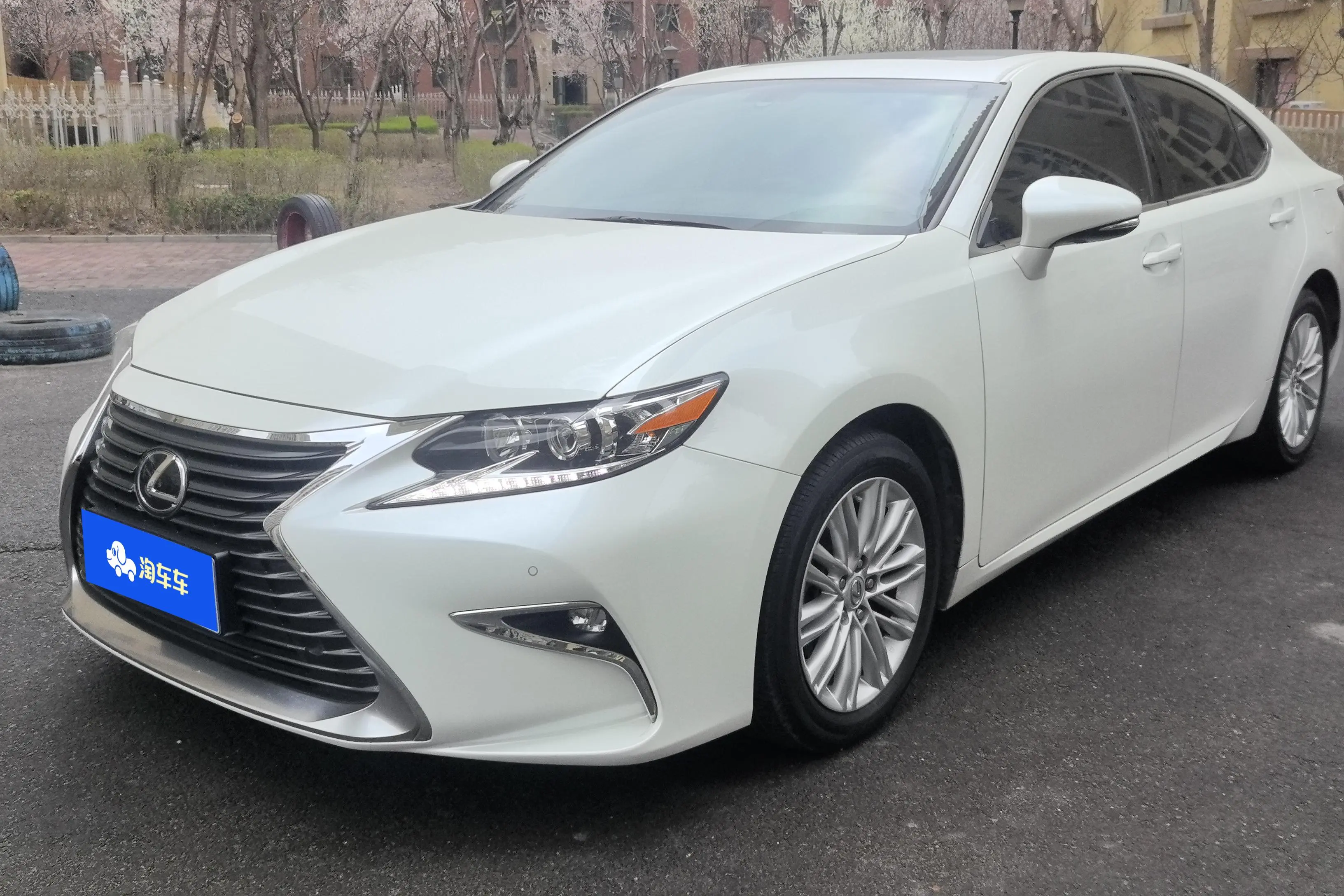 Lexus ES