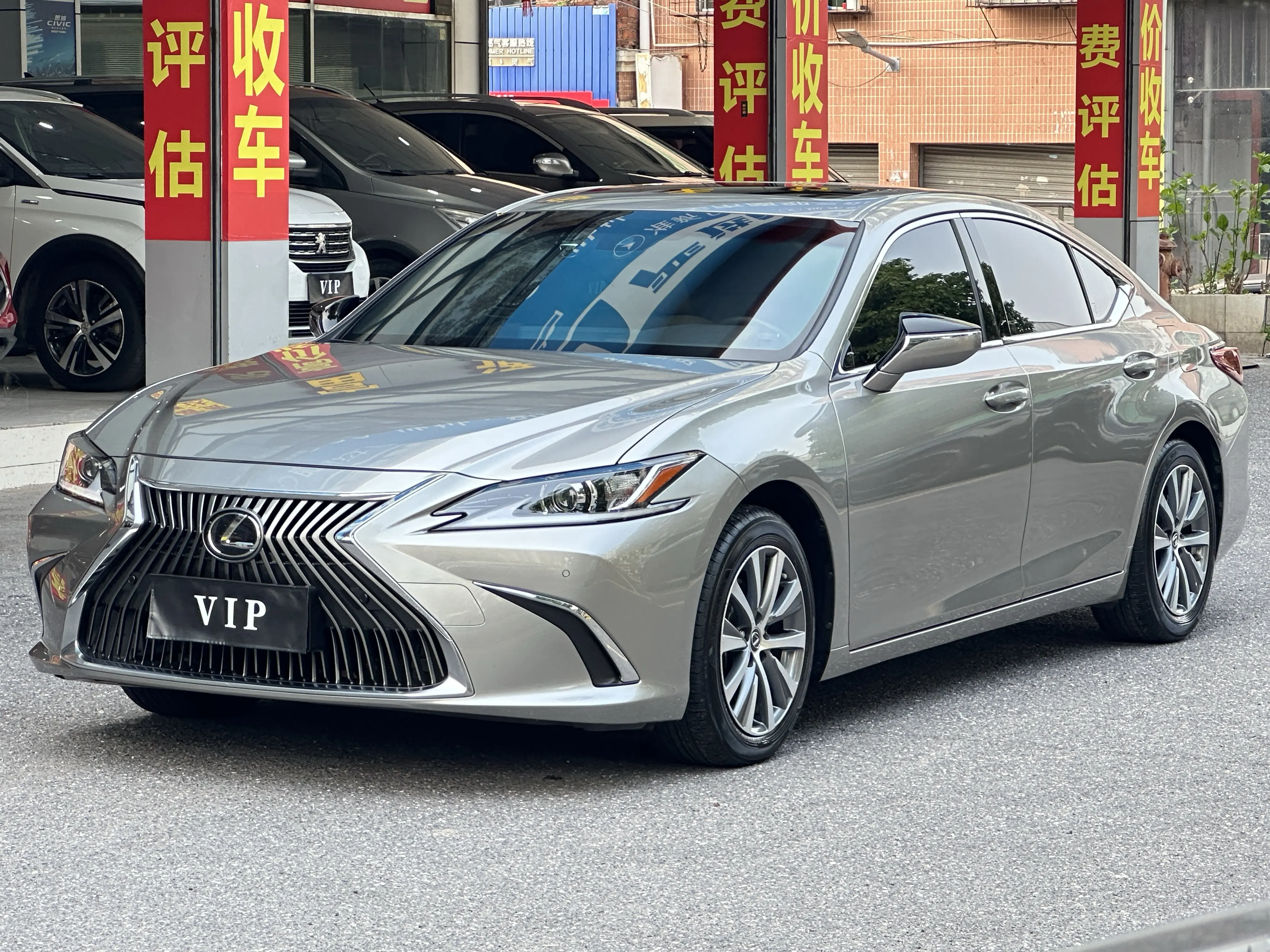 Lexus ES