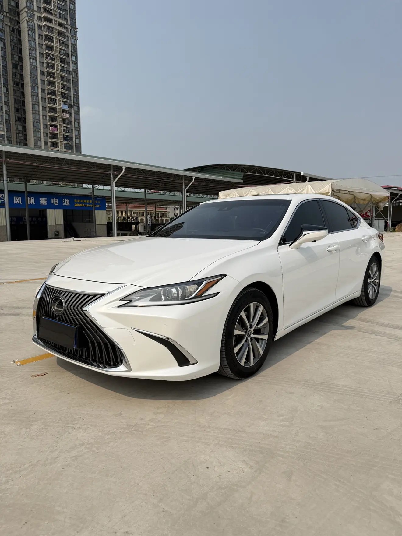 Lexus ES
