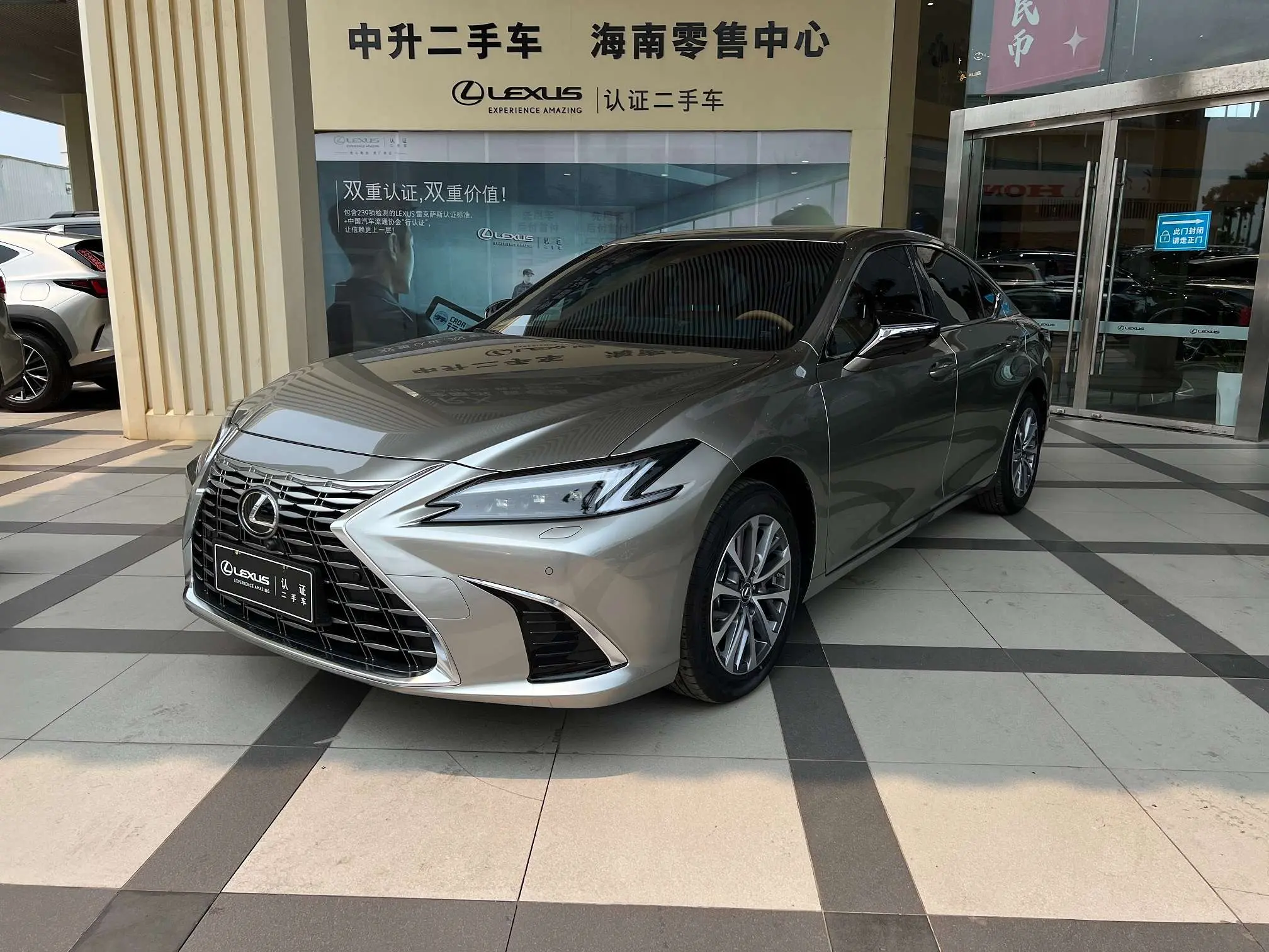 Lexus ES