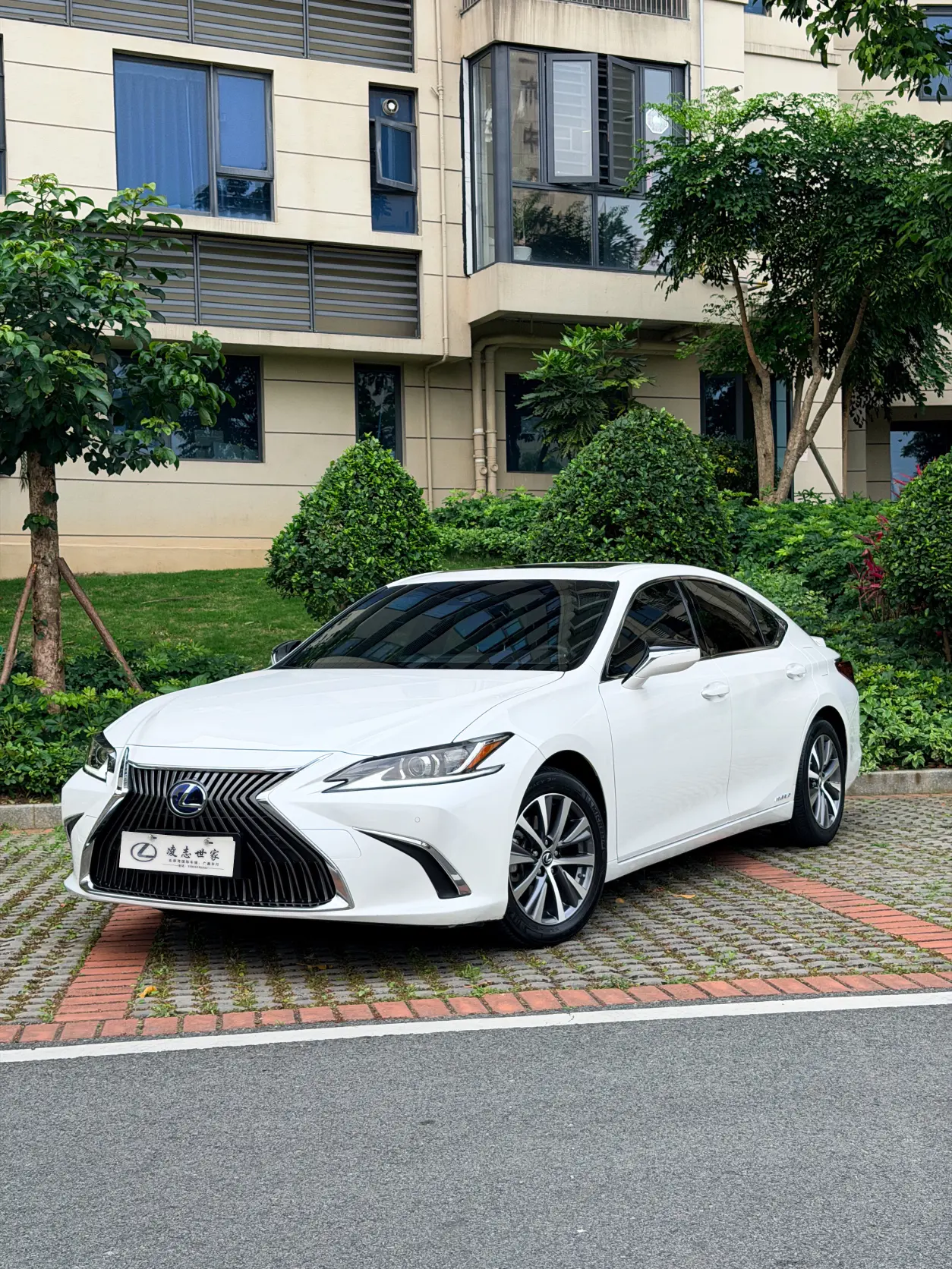 Lexus ES