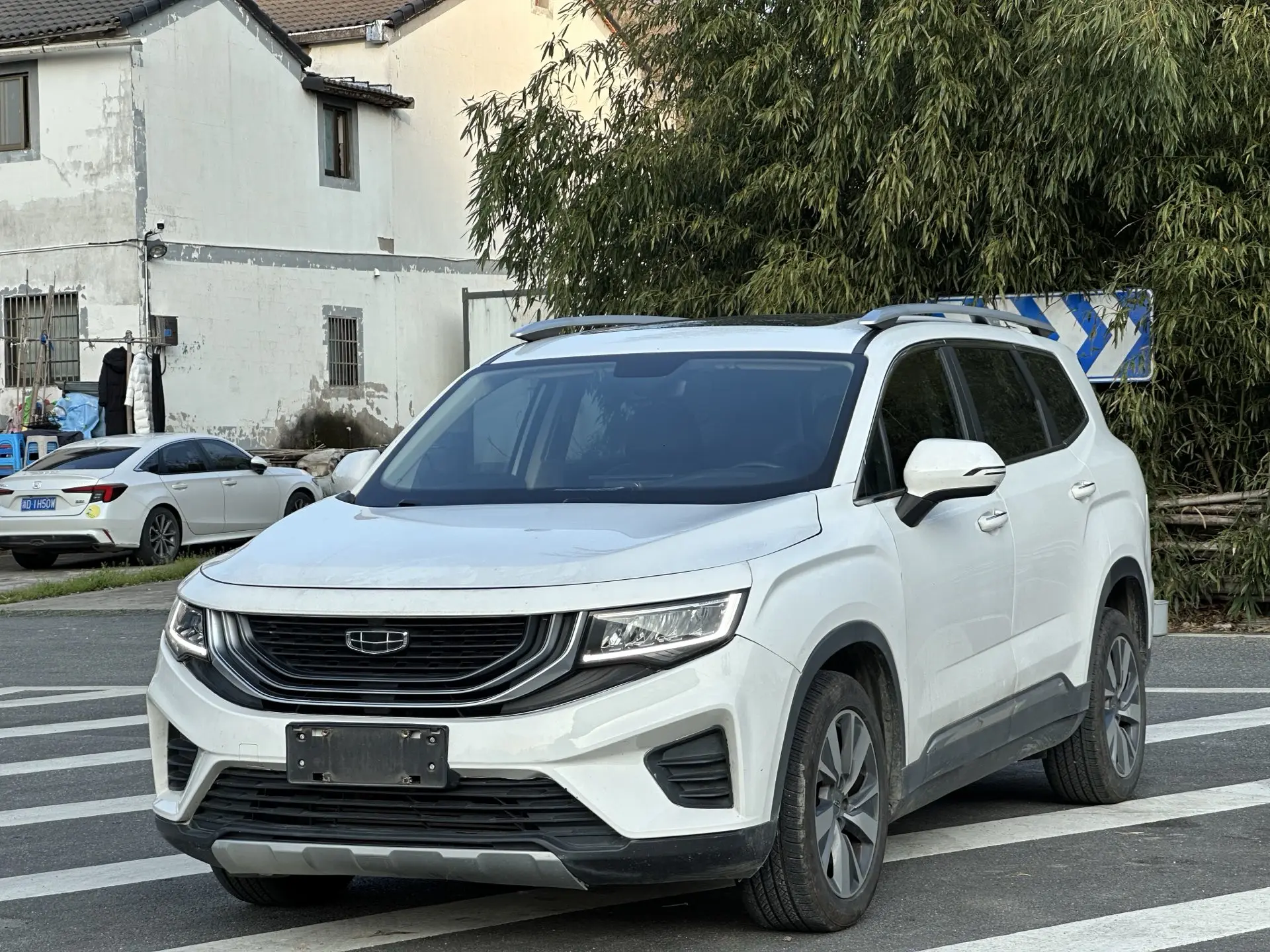 Geely Okavango