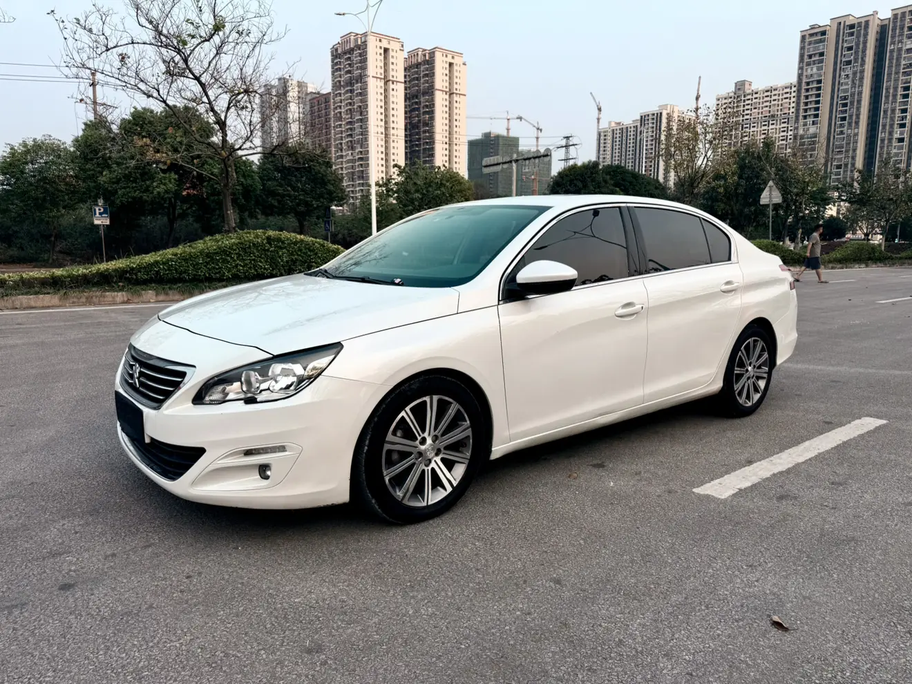 Peugeot 408
