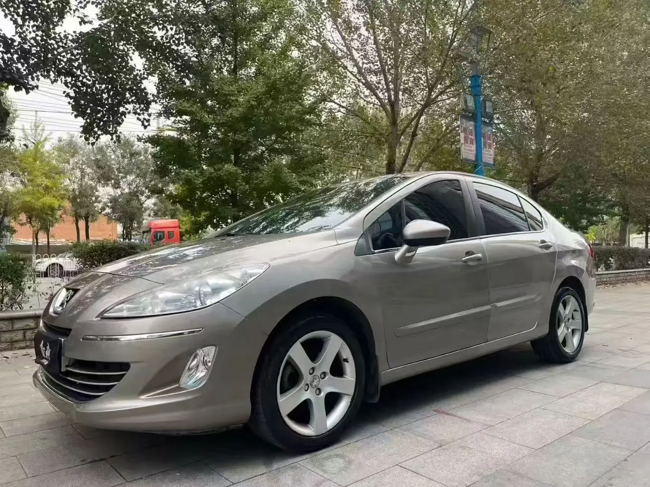 Peugeot 408