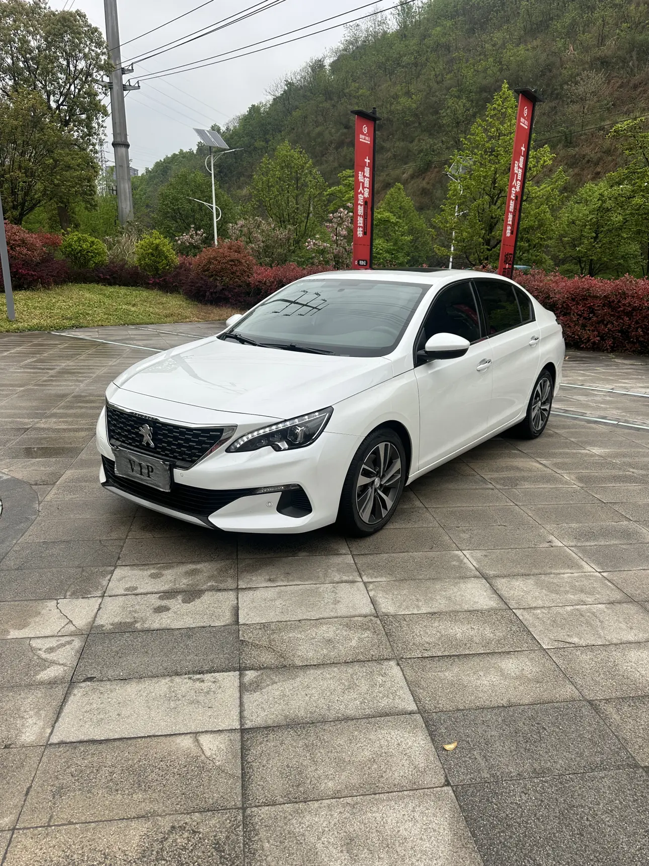 Peugeot 408