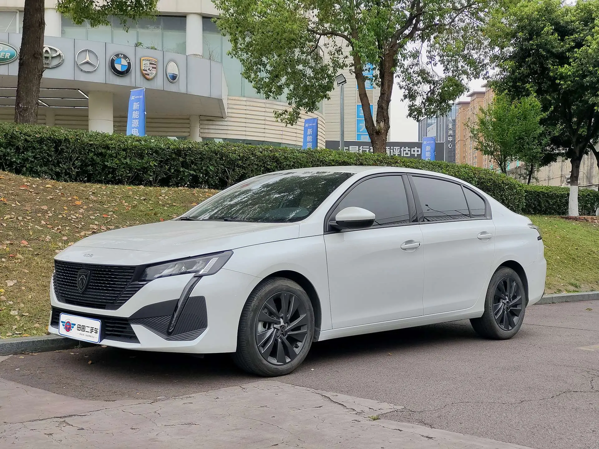 Peugeot 408