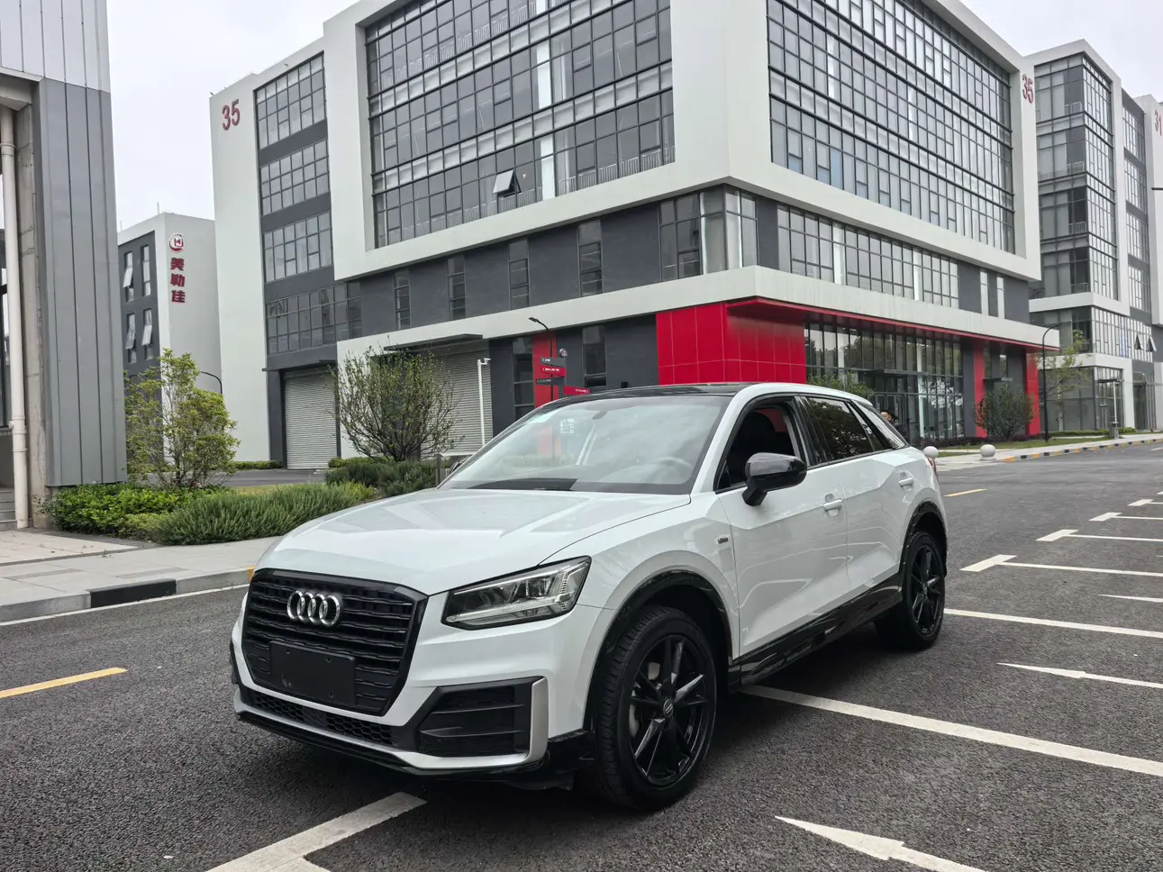 Audi Q2L
