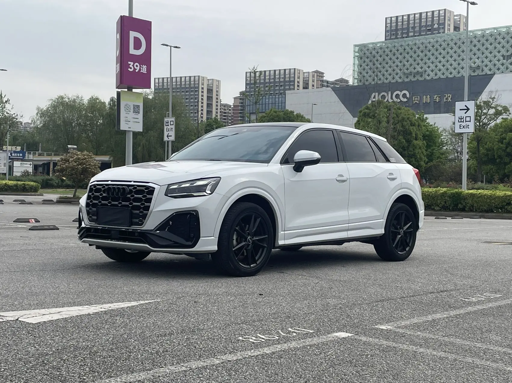 Audi Q2L