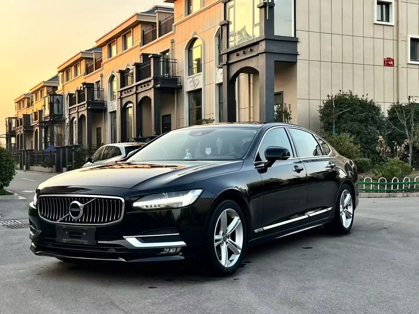 Volvo S90