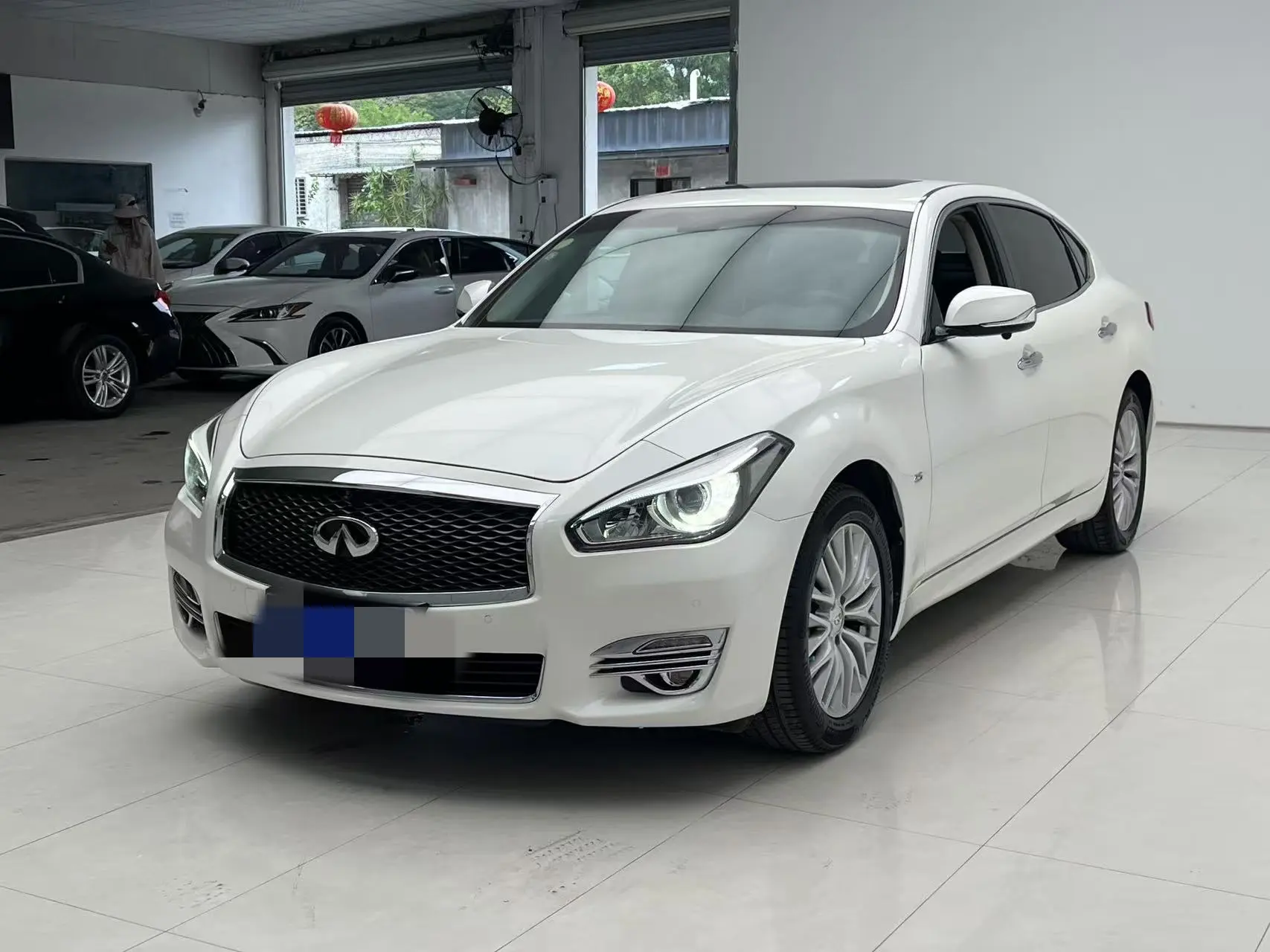 Infiniti Q70