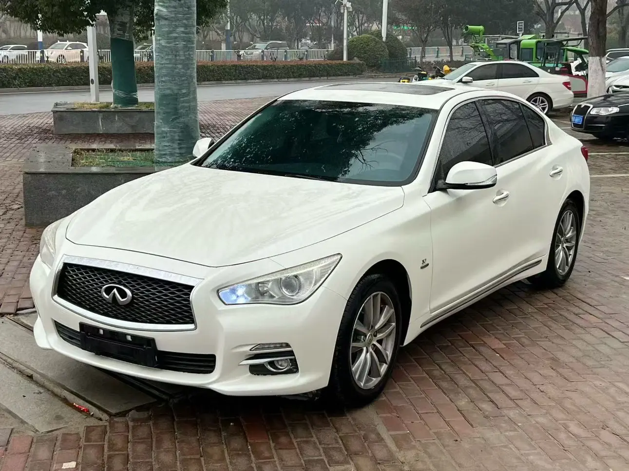 Infiniti Q50L