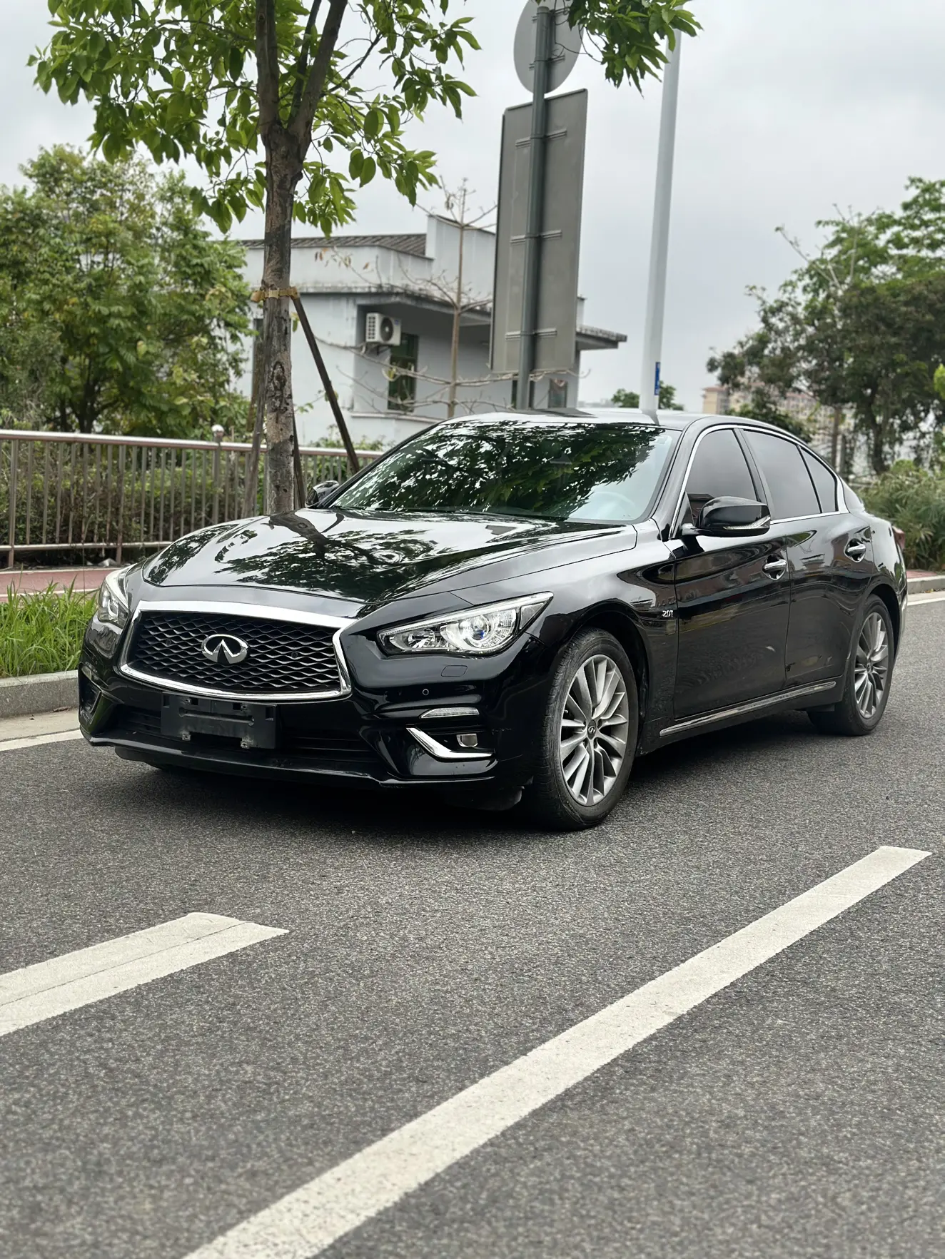 Infiniti Q50L