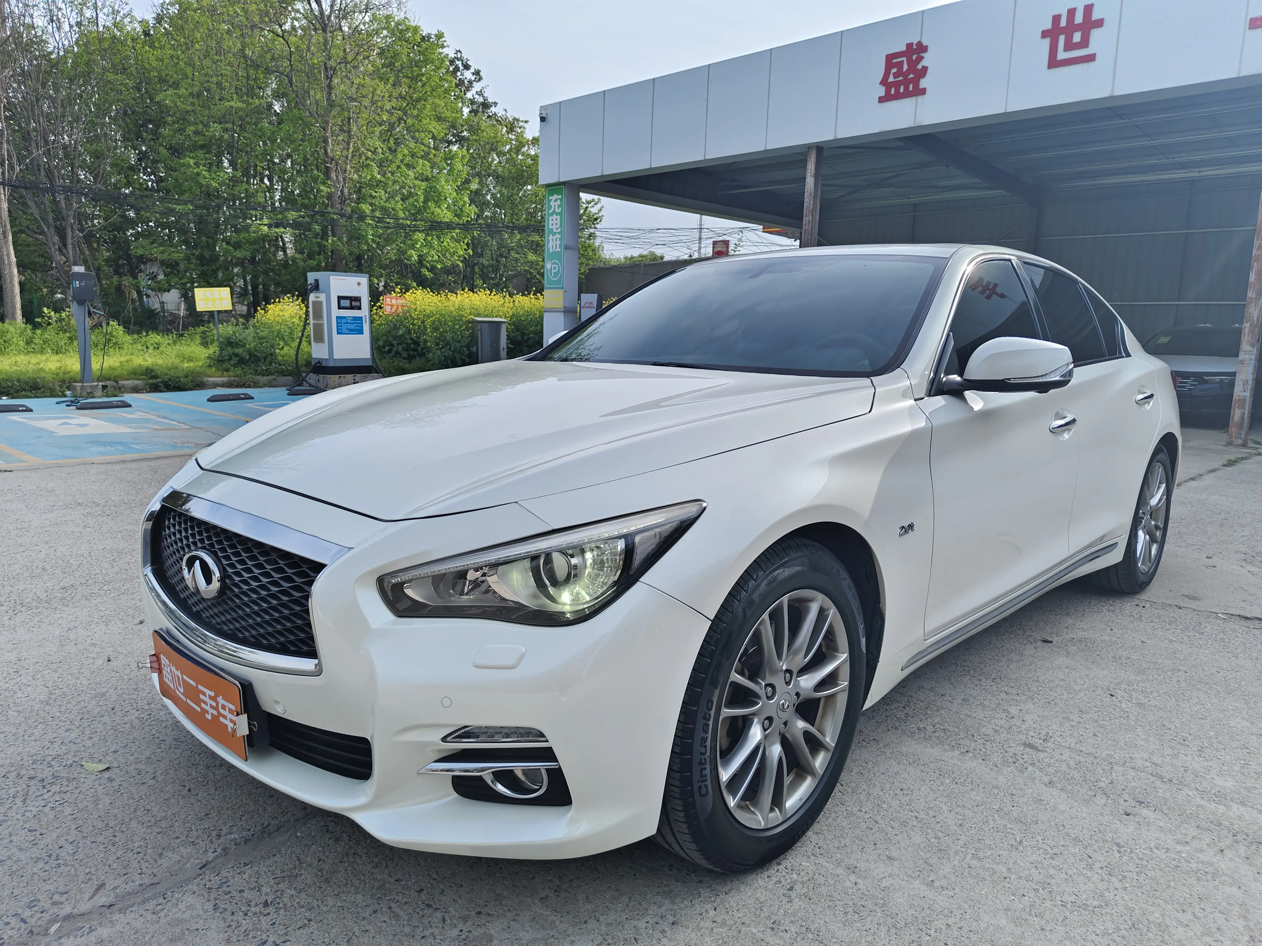 Infiniti Q50L