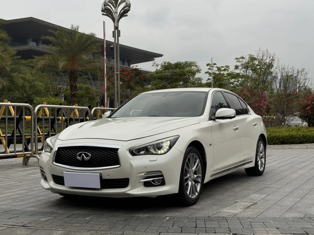 Infiniti Q50L