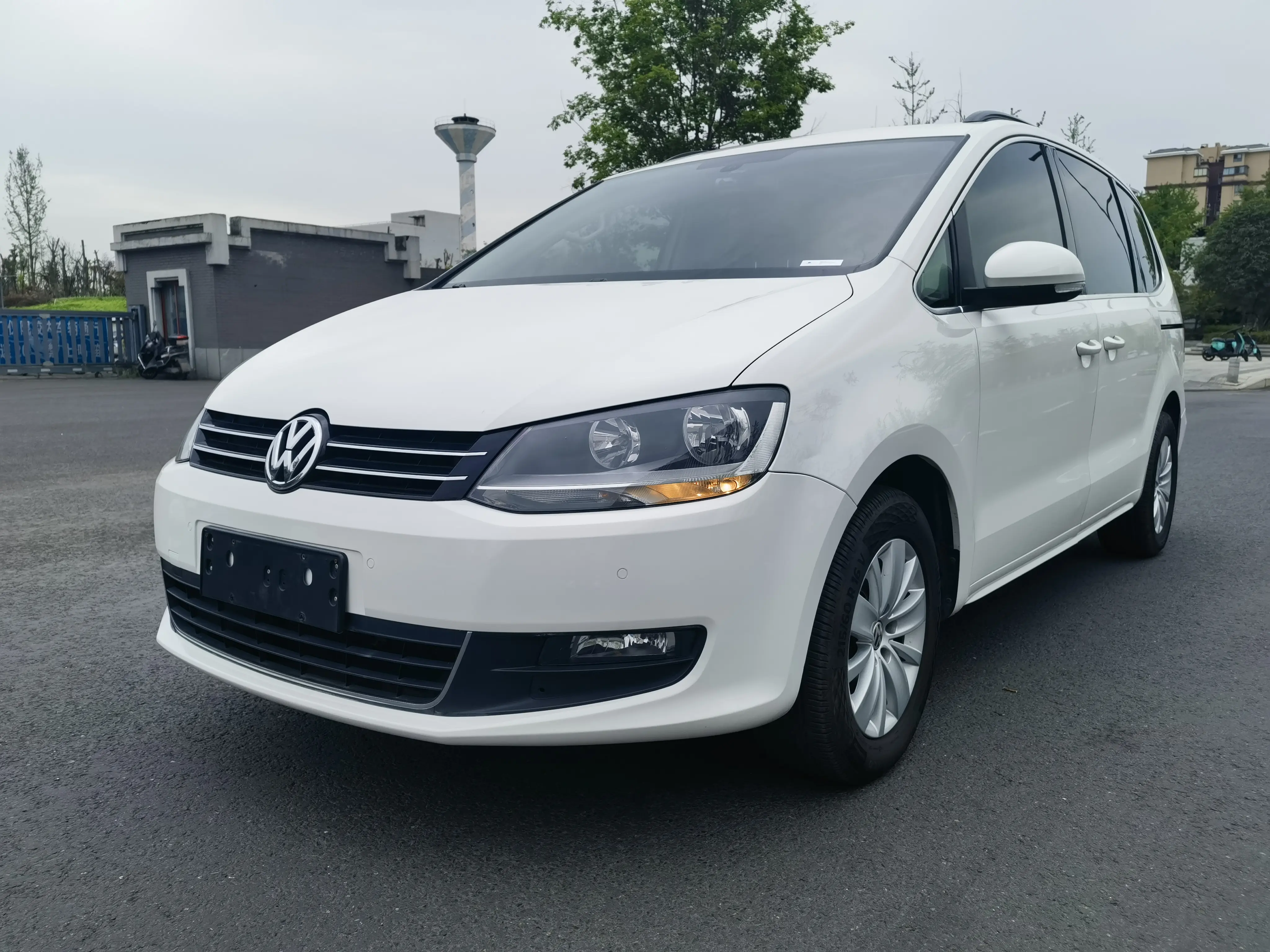 Volkswagen Sharon