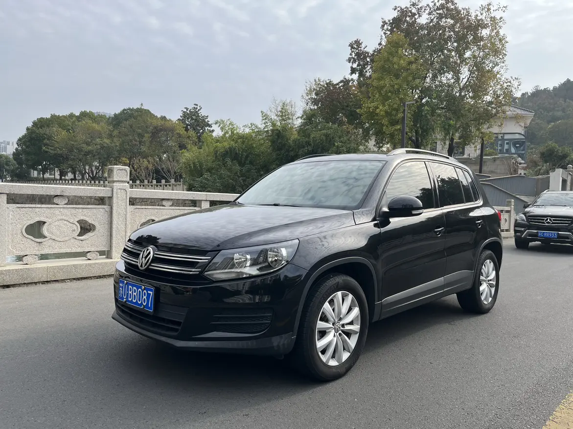 Volkswagen Tiguan (Tharu)