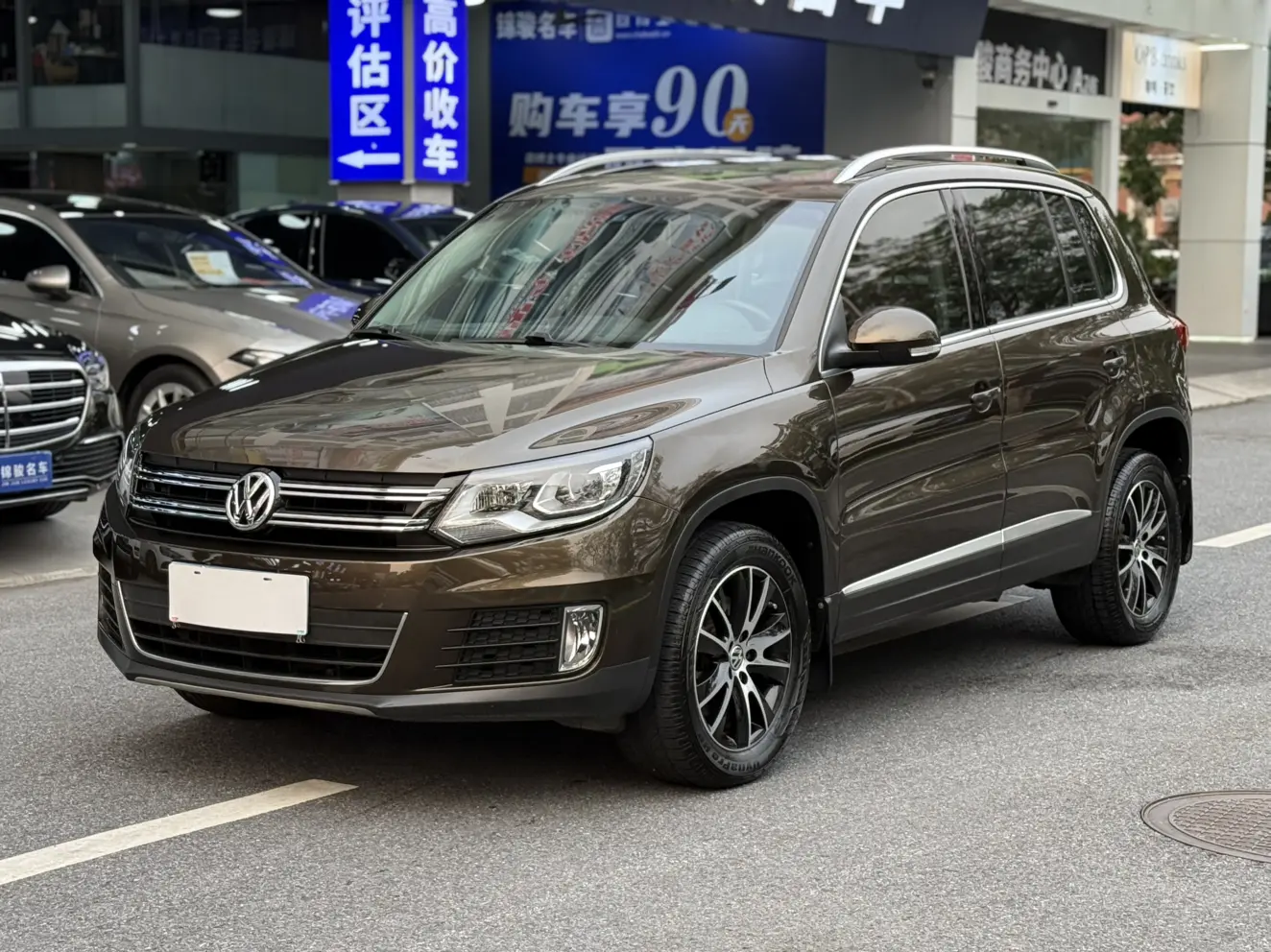 Volkswagen Tiguan (Tharu)