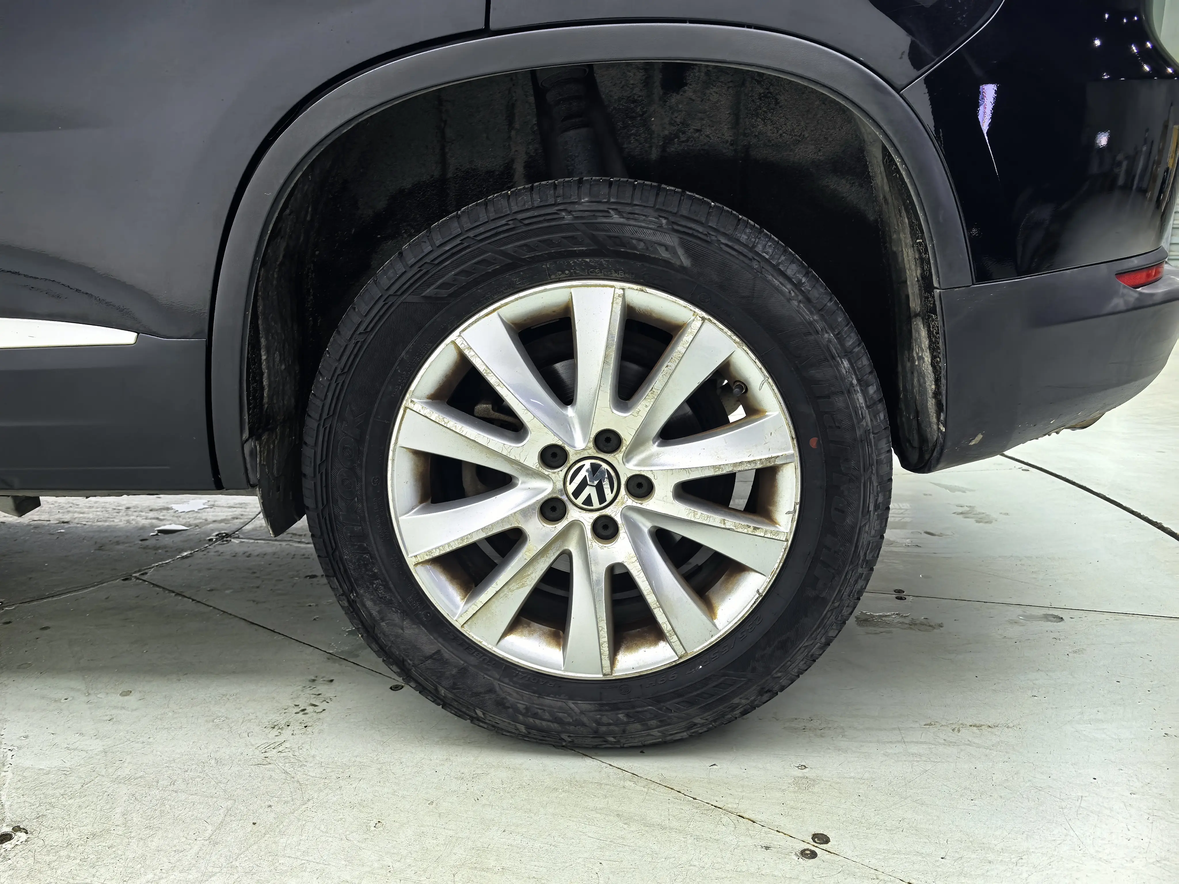 Volkswagen Tiguan (Tharu)