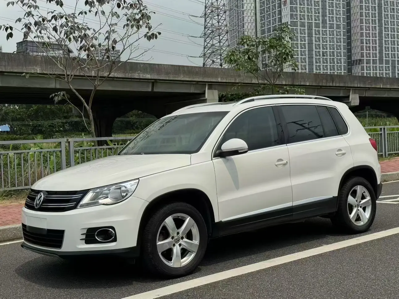 Volkswagen Tiguan (Tharu)