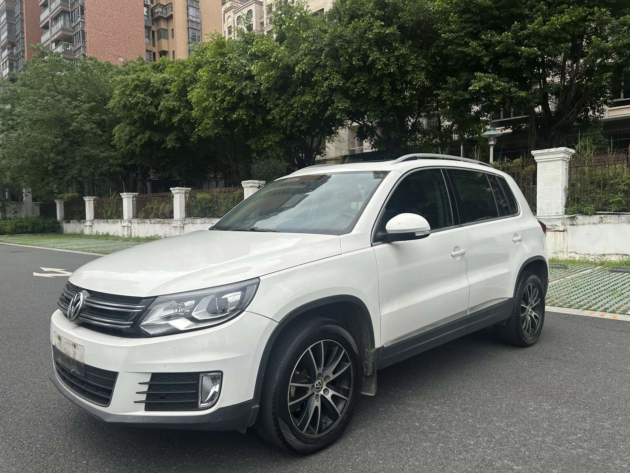 Volkswagen Tiguan (Tharu)