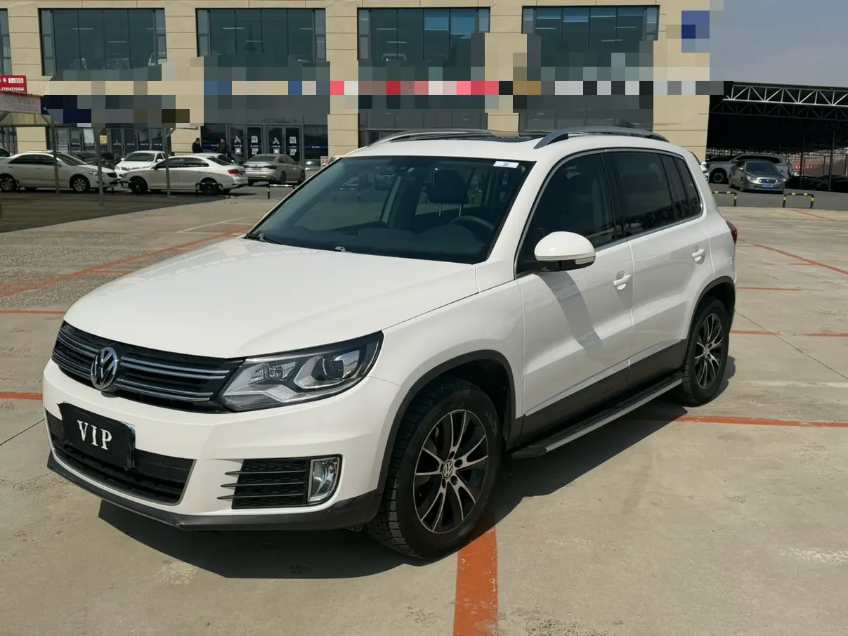 Volkswagen Tiguan (Tharu)