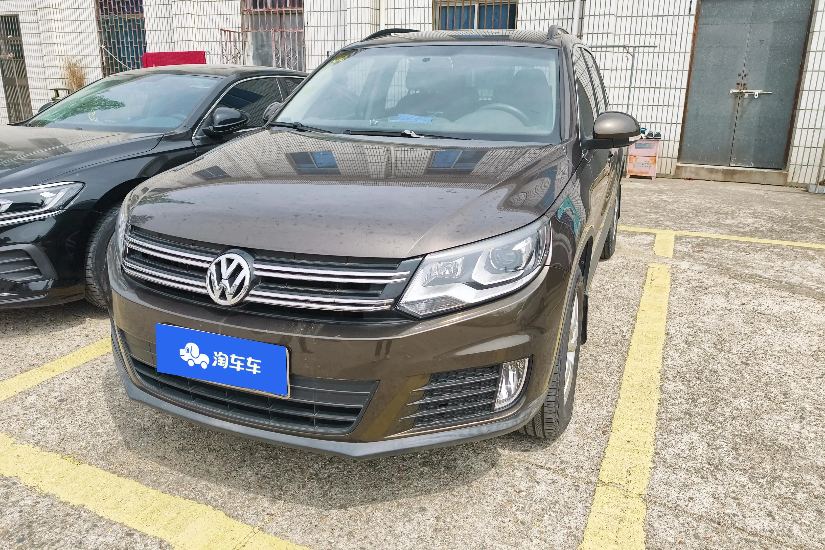 Volkswagen Tiguan (Tharu)