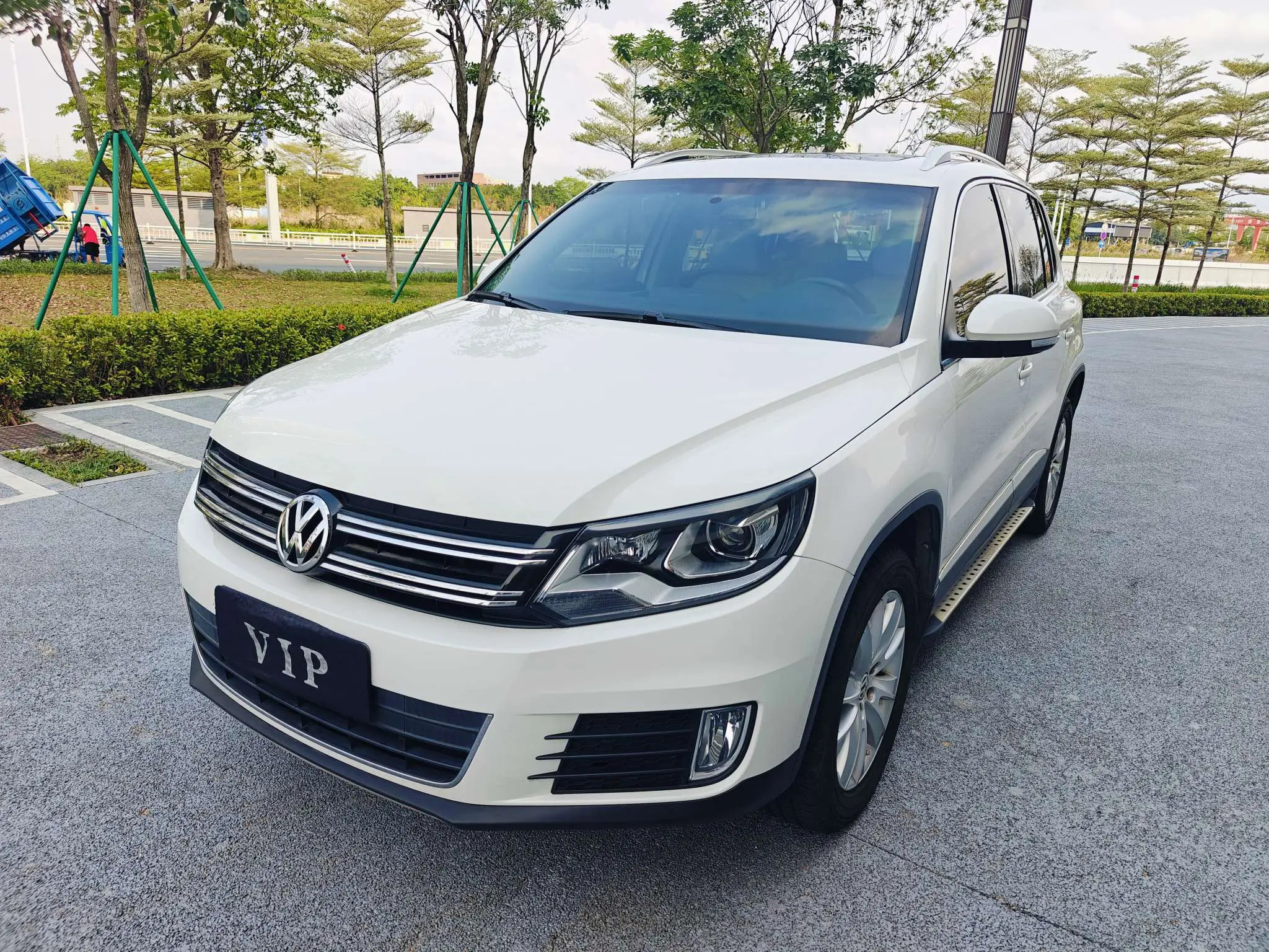 Volkswagen Tiguan (Tharu)