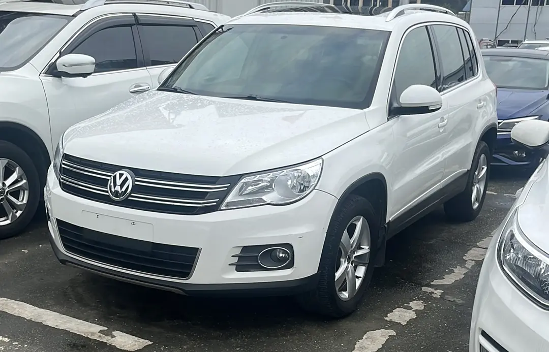 Volkswagen Tiguan (Tharu)